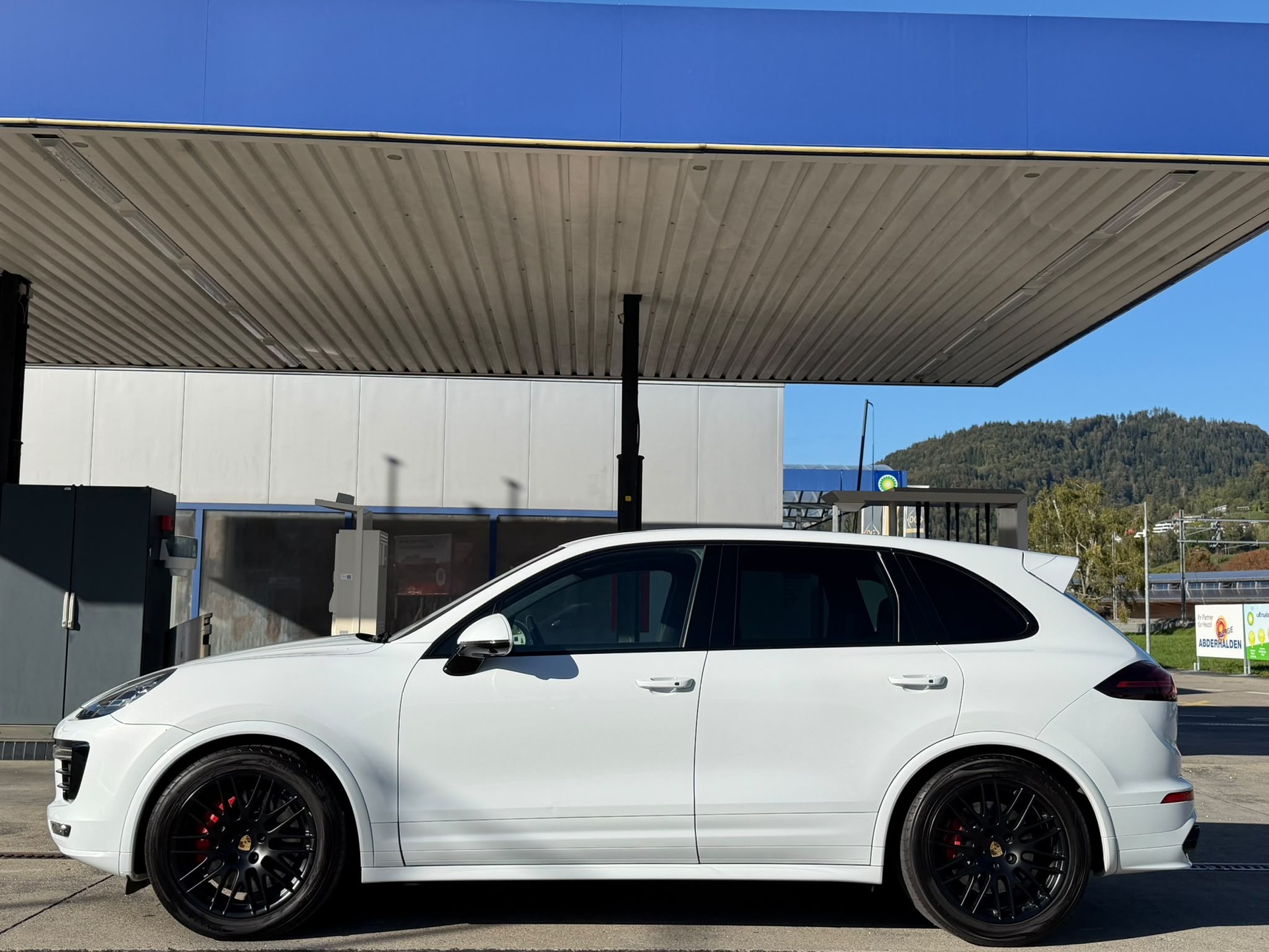 PORSCHE Cayenne GTS *CH-Fahrzeug**Luftfederung**Panorama**Rückfahrkamera**ACC**Top Zustand**Top Ausstattung**Garantie*-showroom-element-3