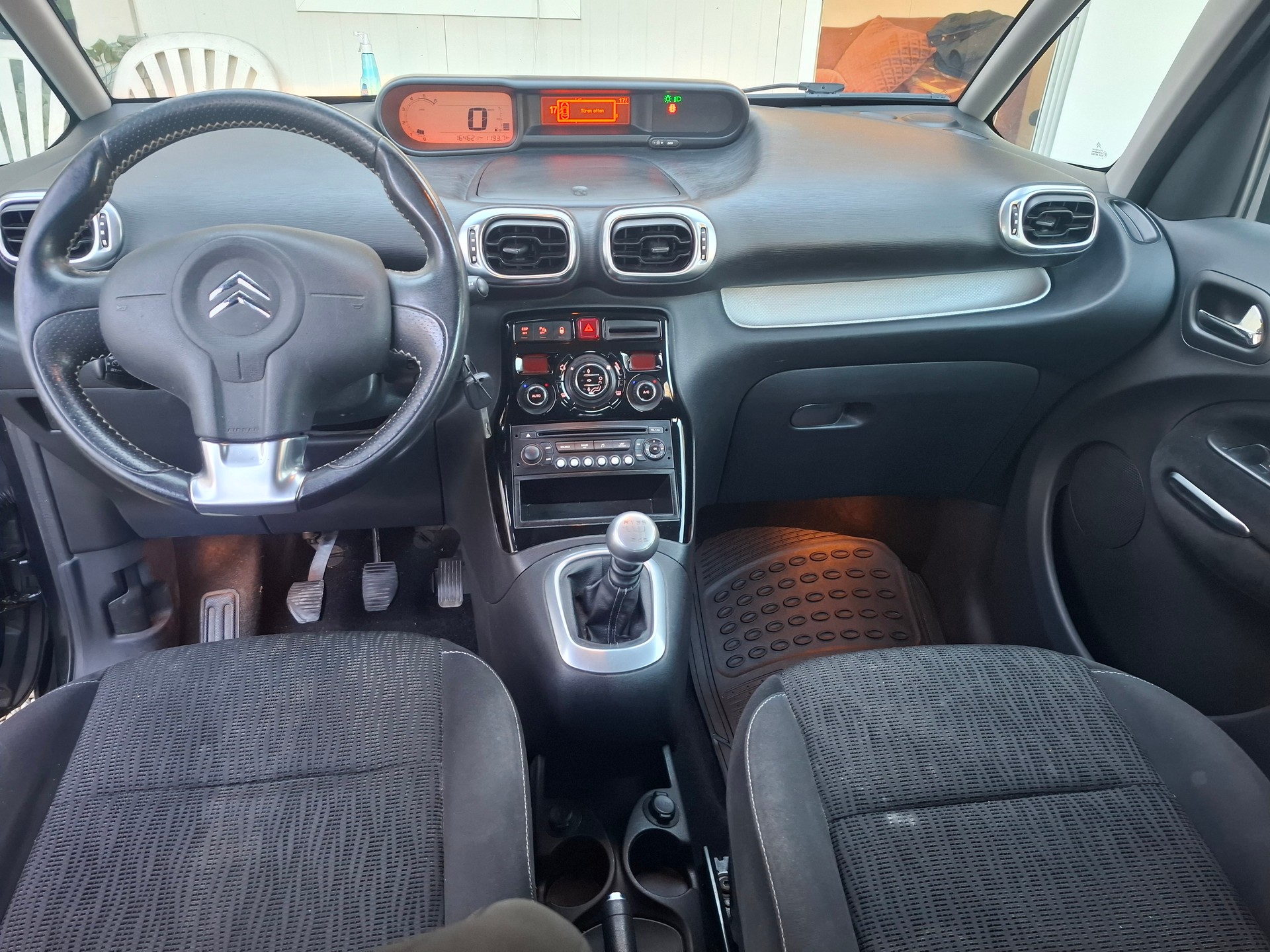 CITROEN C3 Picasso 1.6 HDi Exclusive-image-12