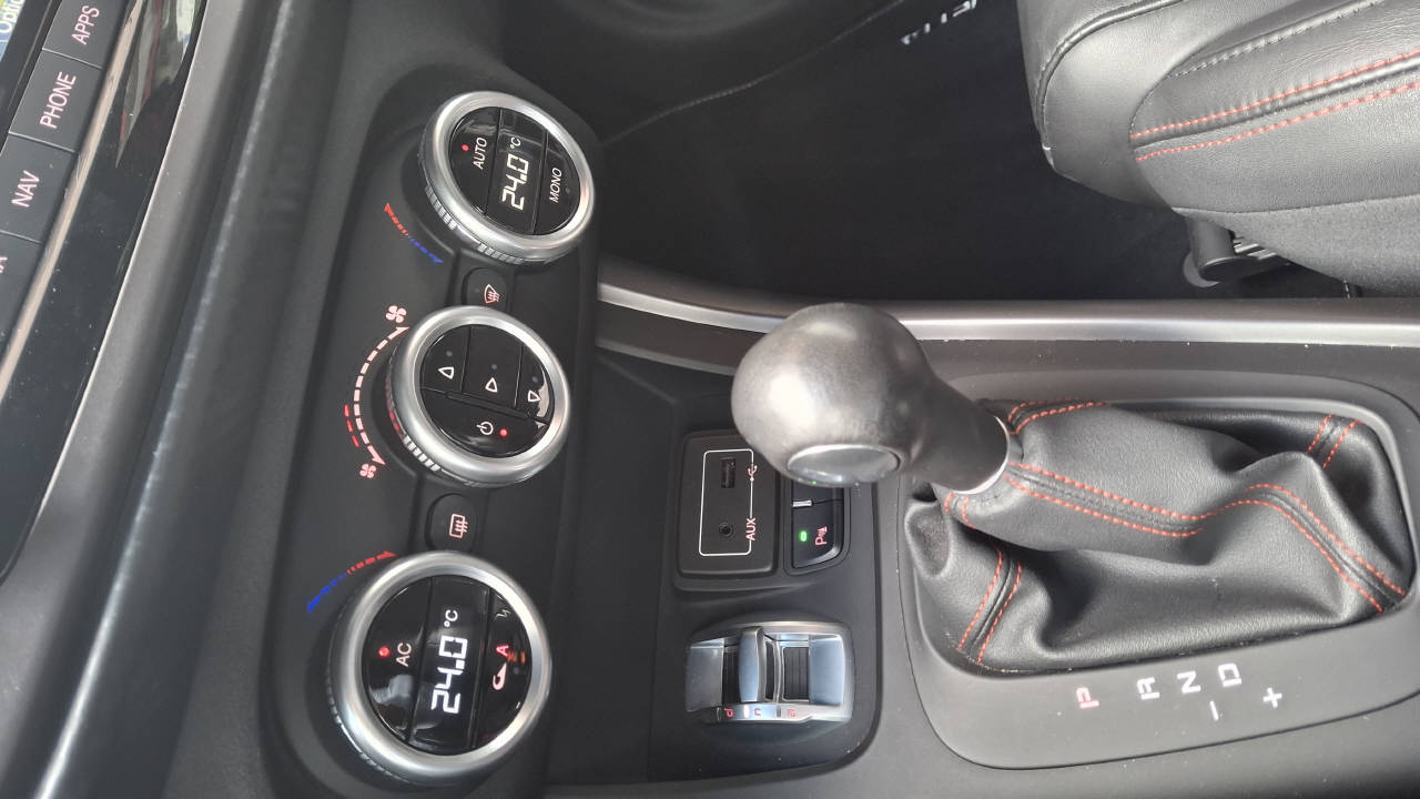 ALFA ROMEO Giulietta 1750 TBi Veloce TCT-image-12