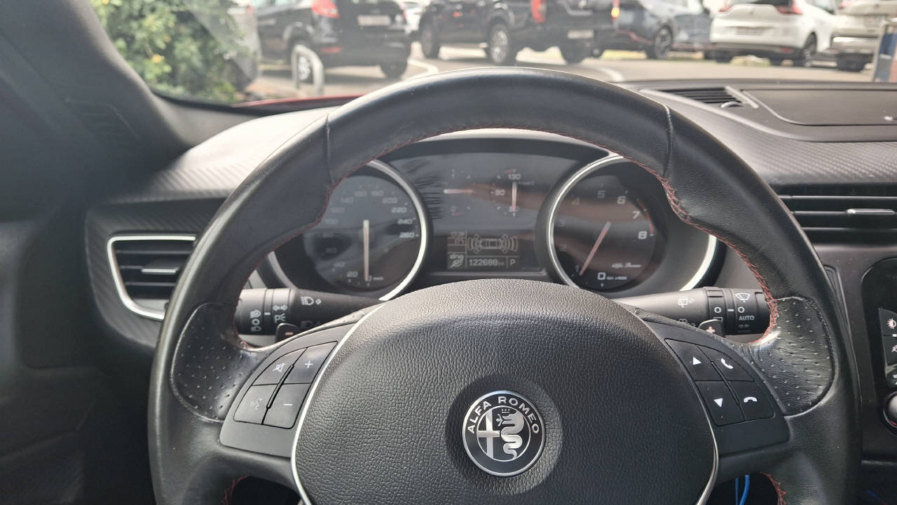 ALFA ROMEO Giulietta 1750 TBi Veloce TCT-image-9