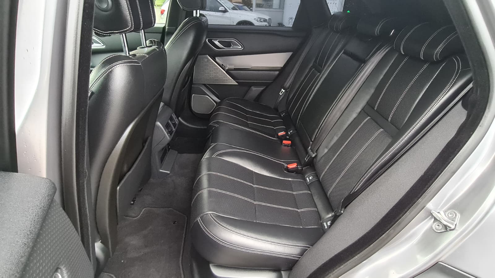 LAND ROVER Range Rover Velar R-Dynamic D 240 SE Automatic ** Voll-Leder ** Gr-Navi ** RF-Kamera 360° ** Panorama-Glasdach ** PDC ** Ab MFK-image-22
