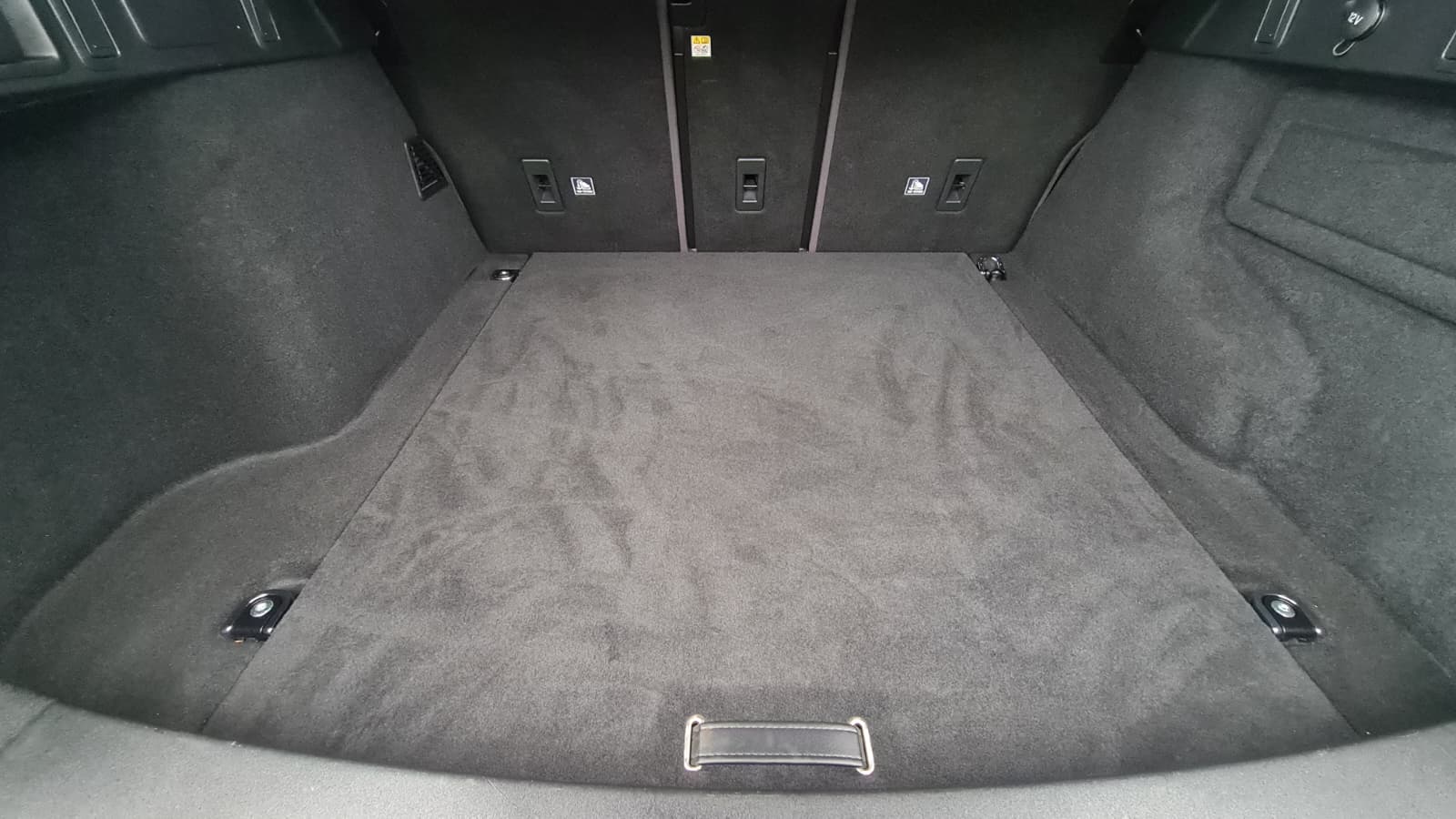 LAND ROVER Range Rover Velar R-Dynamic D 240 SE Automatic ** Voll-Leder ** Gr-Navi ** RF-Kamera 360° ** Panorama-Glasdach ** PDC ** Ab MFK-image-9