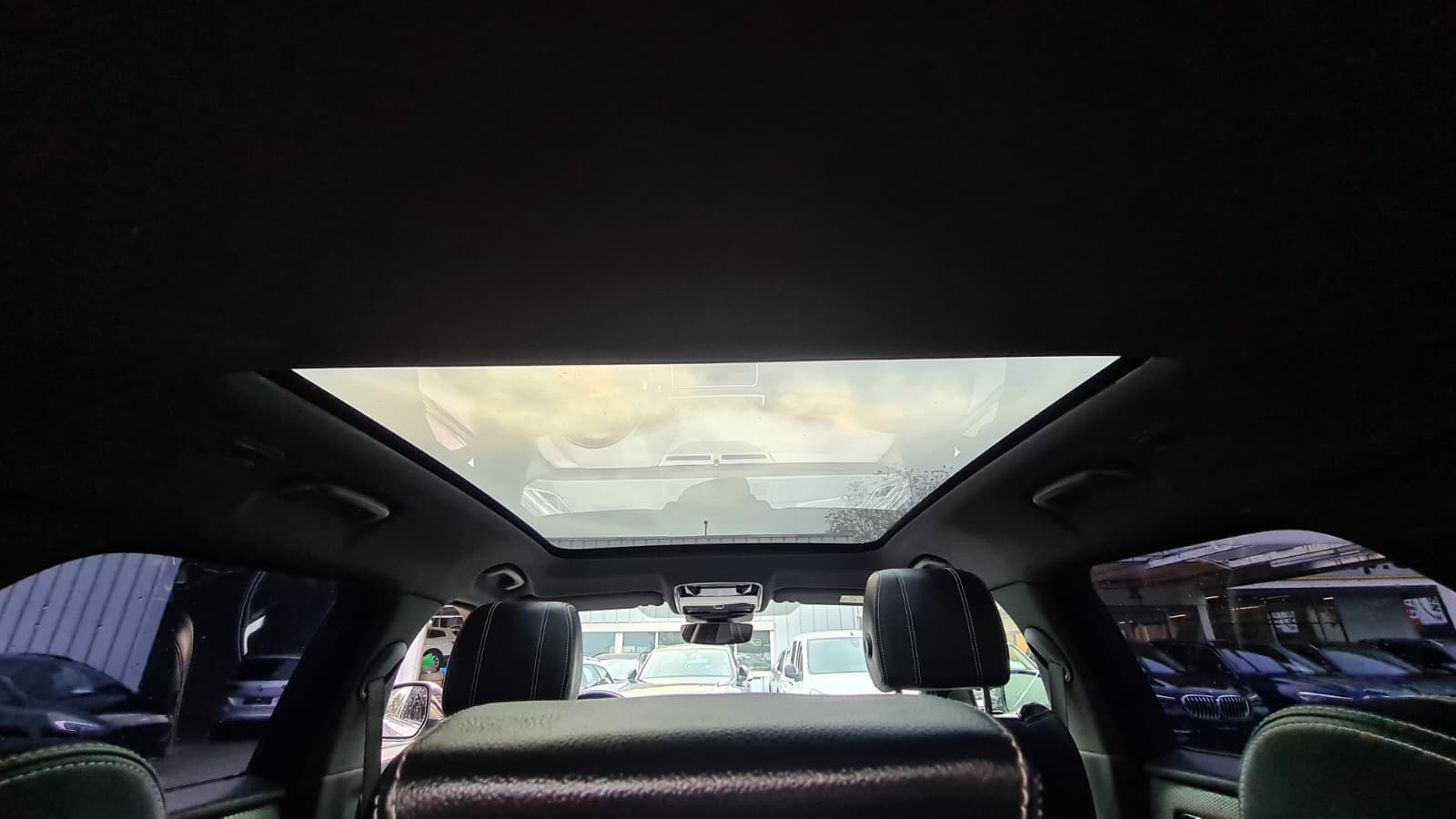 LAND ROVER Range Rover Velar R-Dynamic D 240 SE Automatic ** Voll-Leder ** Gr-Navi ** RF-Kamera 360° ** Panorama-Glasdach ** PDC ** Ab MFK-image-23