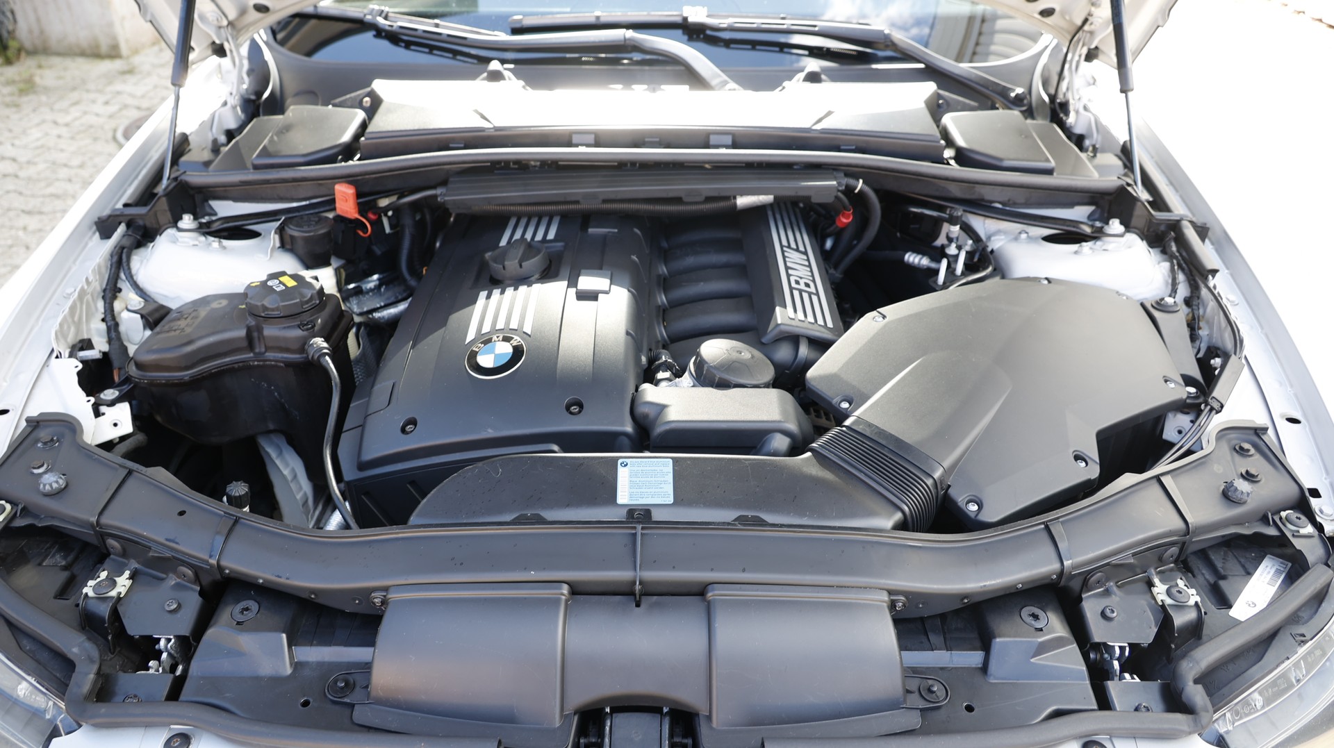 BMW 325i Touring Steptronic-image-22