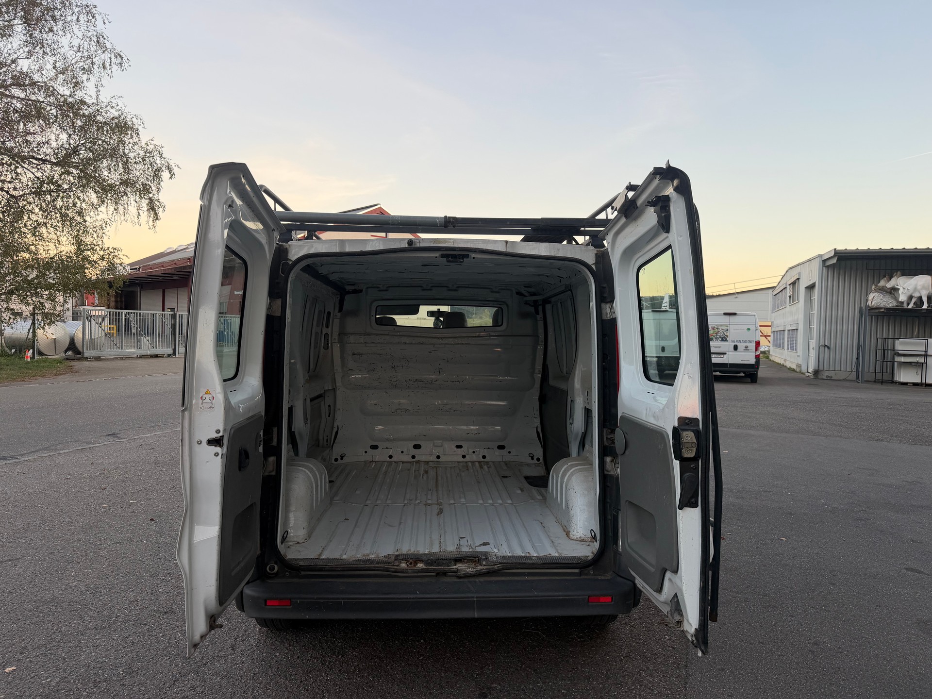 RENAULT Trafic 2.0 dCi 90 2.7t L1H1-image-6
