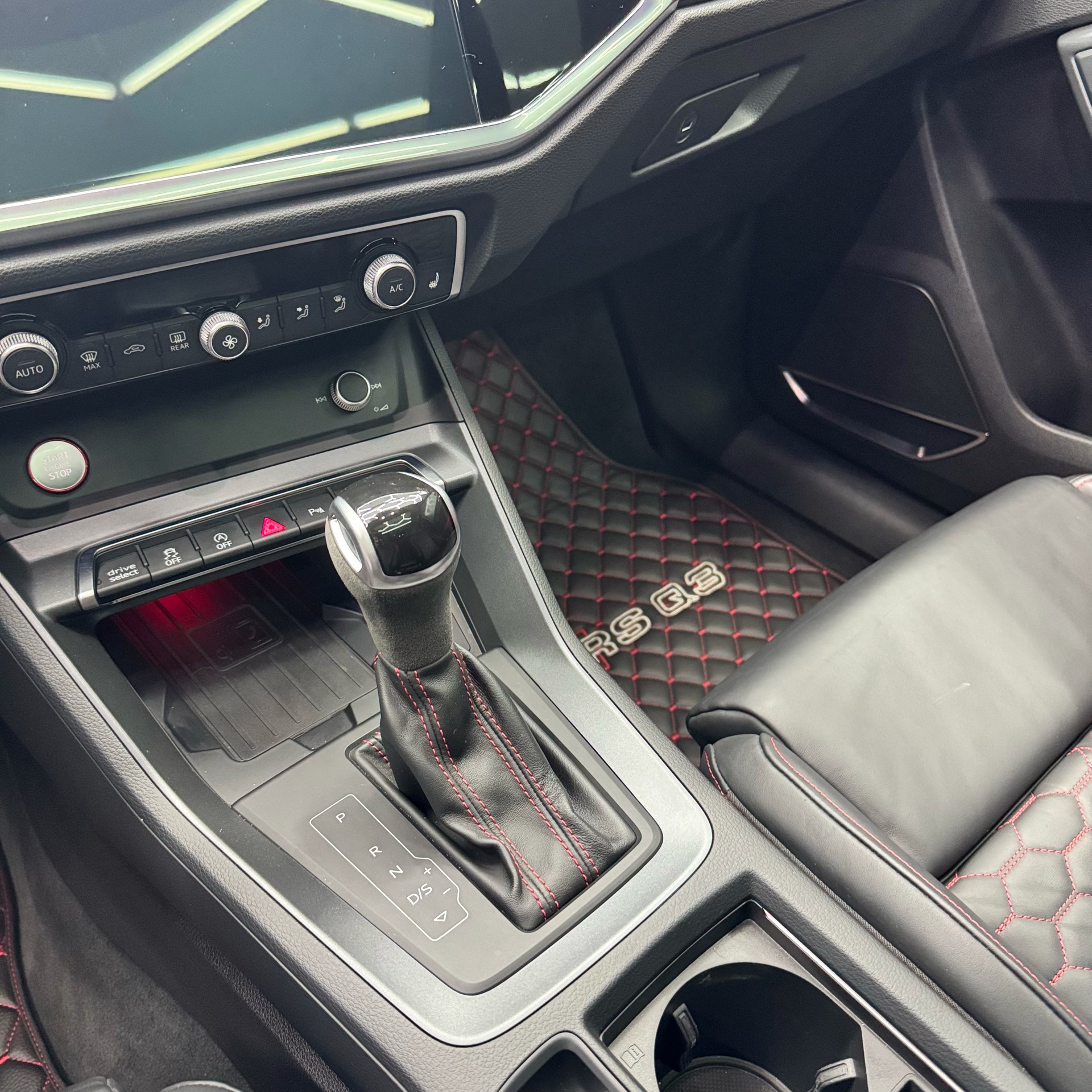 AUDI RS Q3 Sportback quattro S tronic-image-13