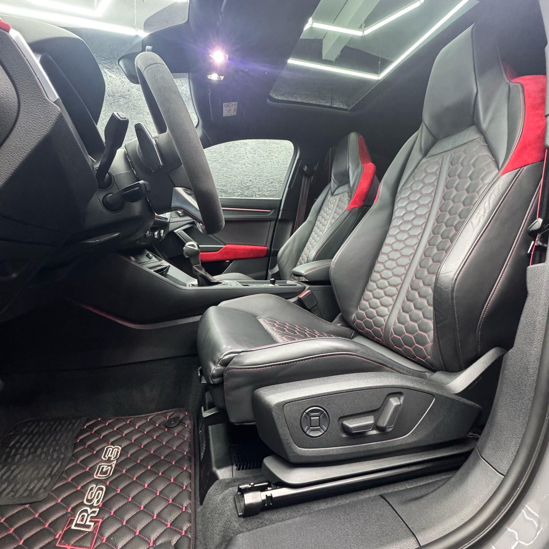 AUDI RS Q3 Sportback quattro S tronic-image-7
