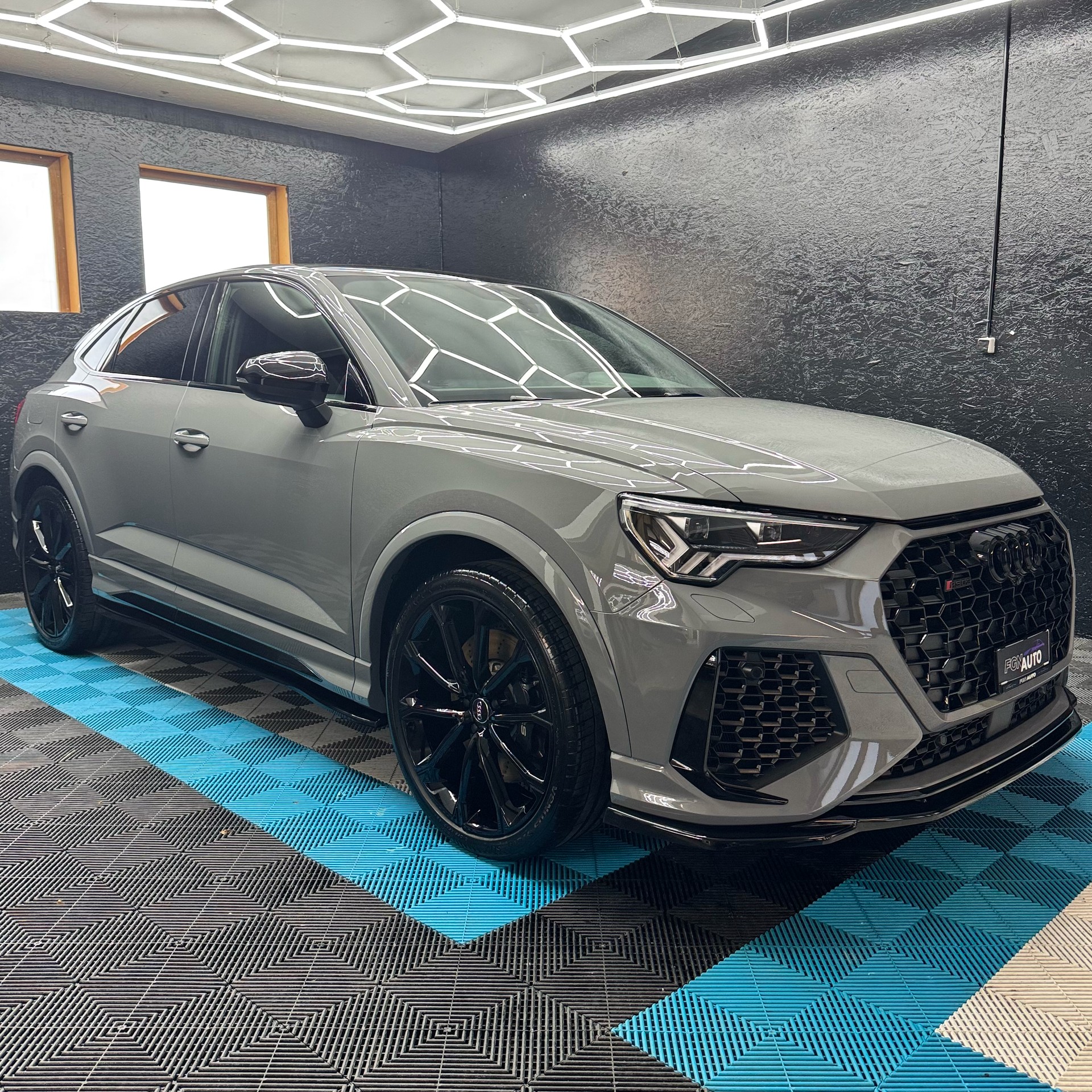 AUDI RS Q3 Sportback quattro S tronic-image-2