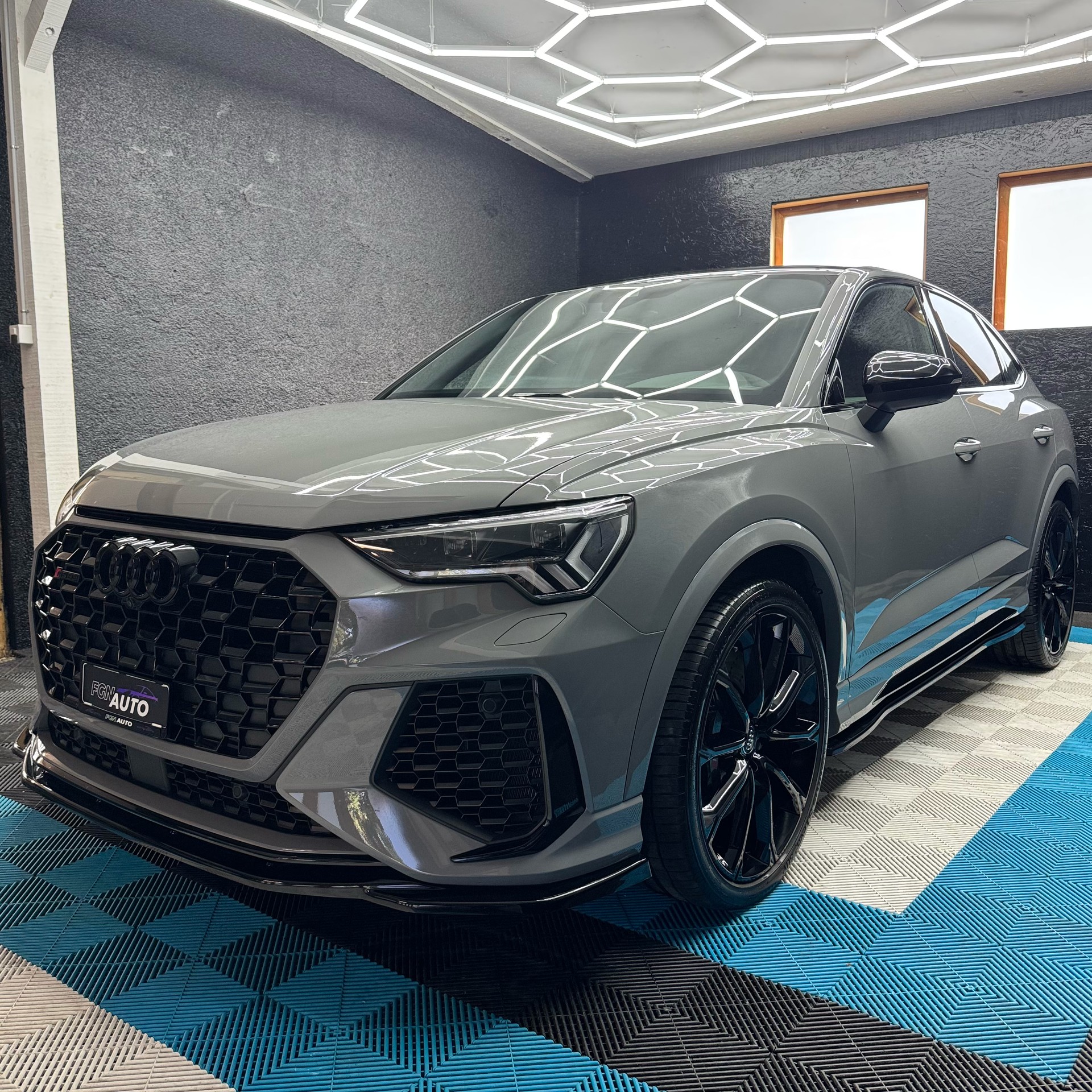 AUDI RS Q3 Sportback quattro S tronic-image-6