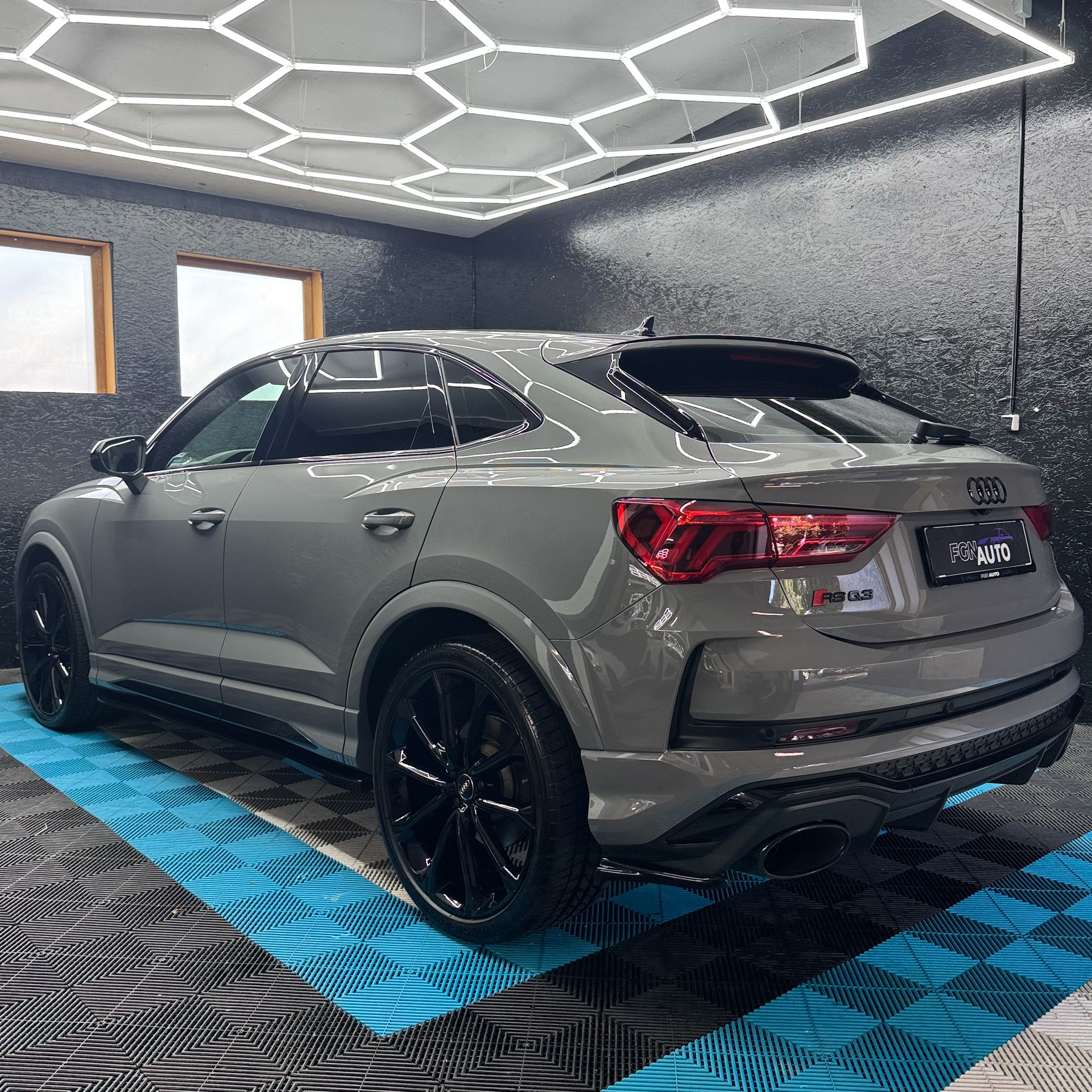 AUDI RS Q3 Sportback quattro S tronic-image-5
