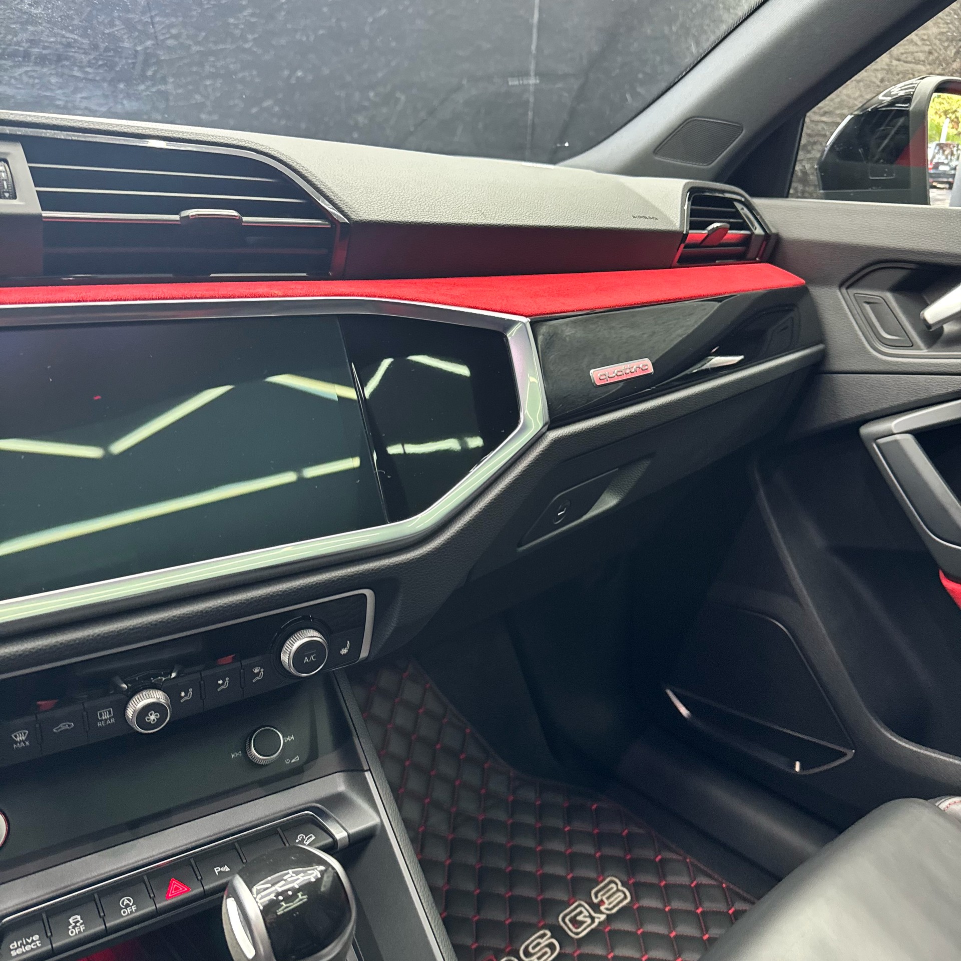 AUDI RS Q3 Sportback quattro S tronic-image-11