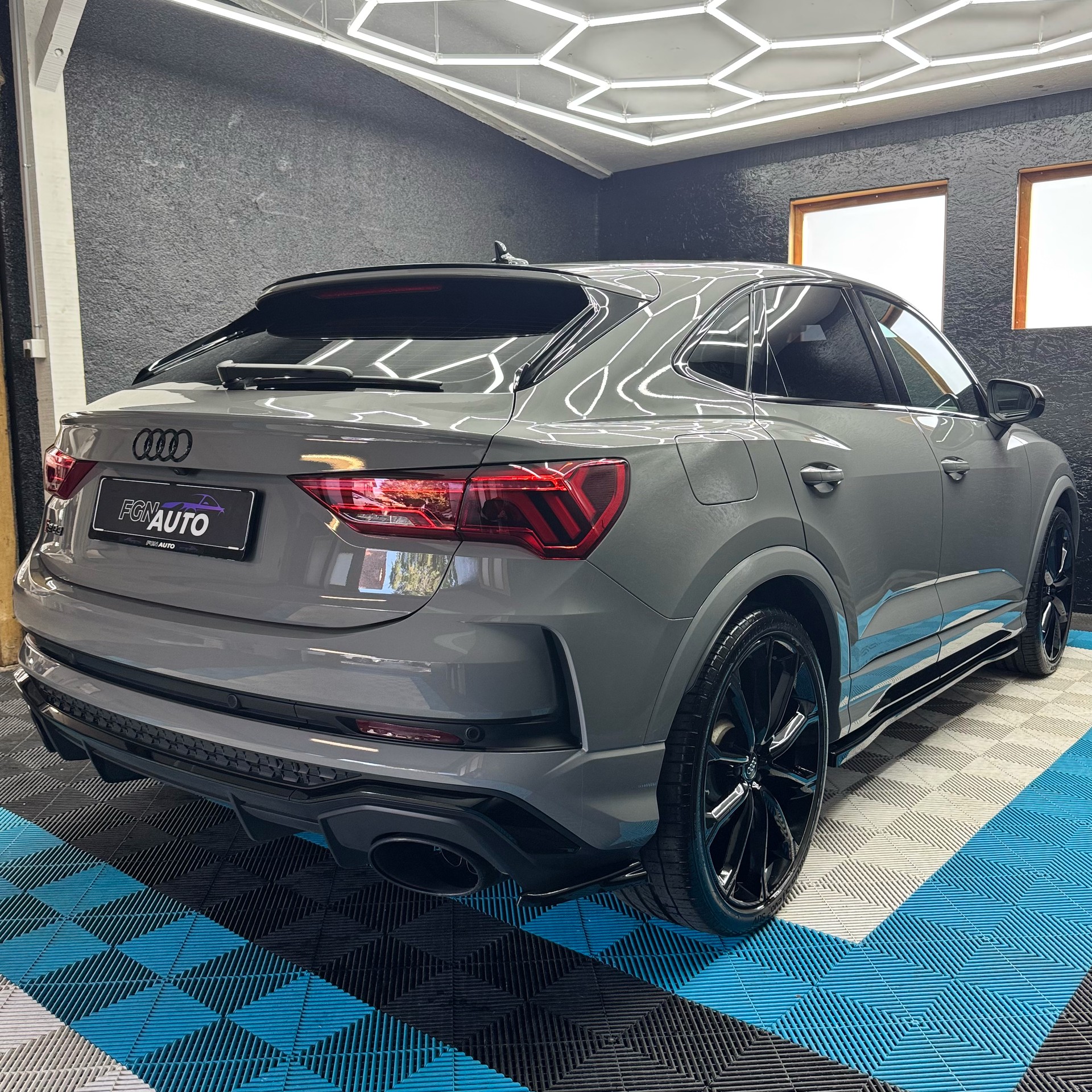 AUDI RS Q3 Sportback quattro S tronic-image-3