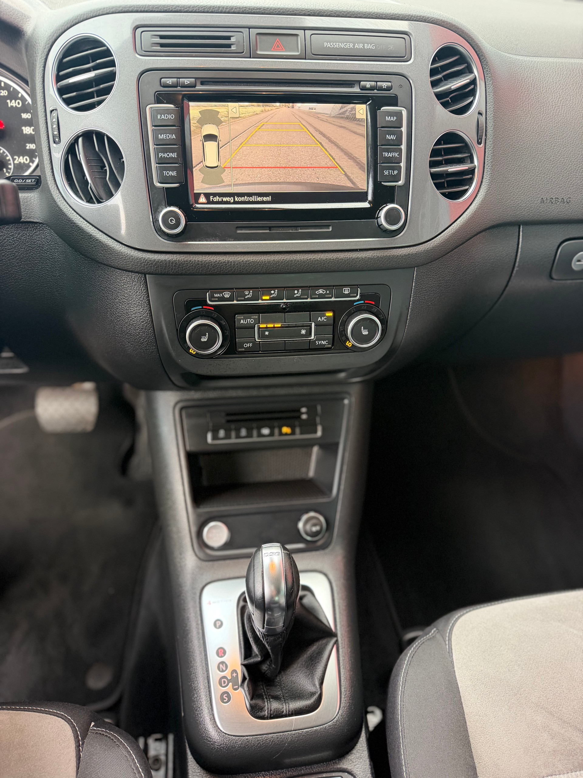 VW Tiguan 2.0 TDI BlueMotion Sport&Style 4Motion DSG-image-18