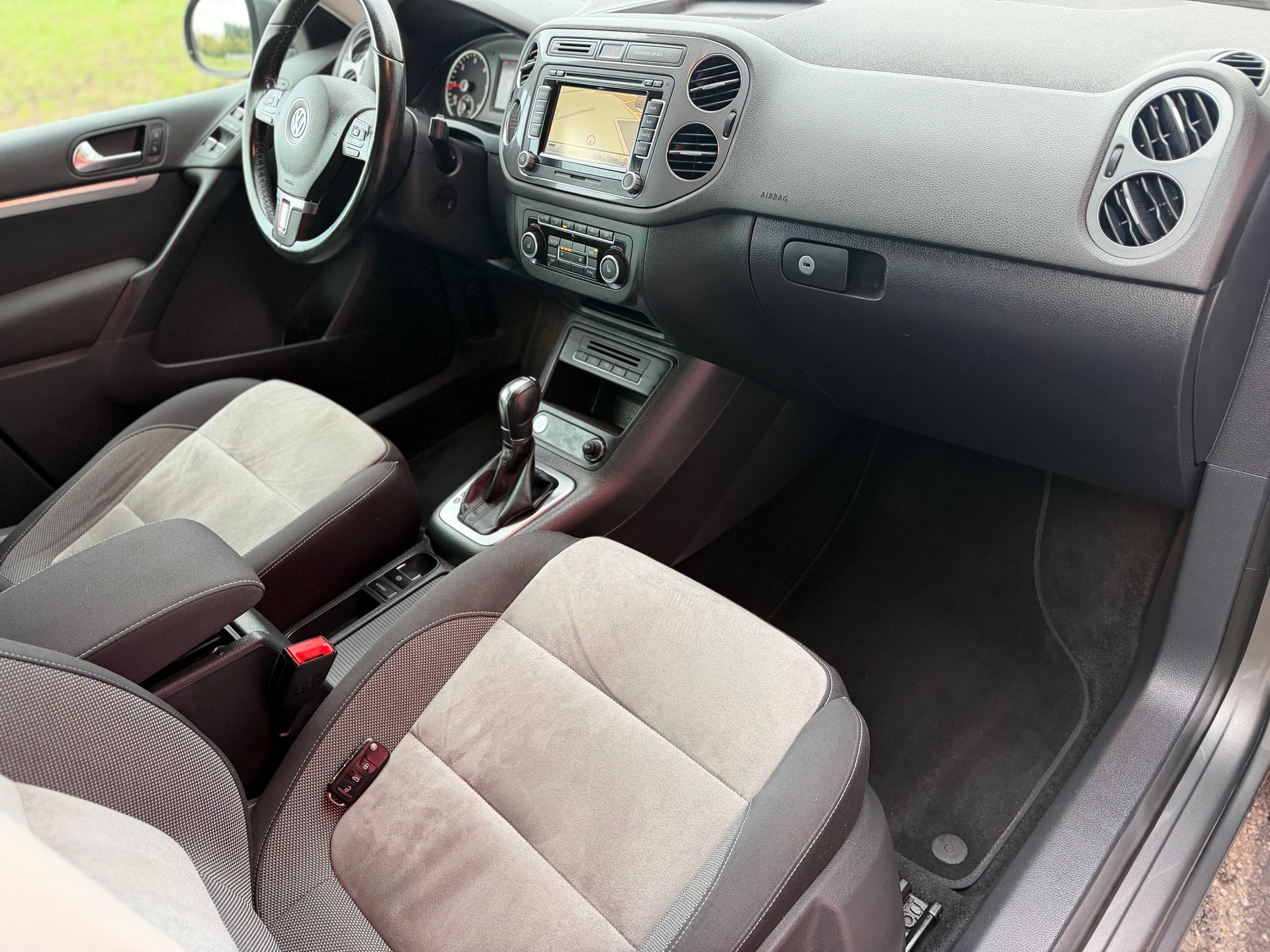 VW Tiguan 2.0 TDI BlueMotion Sport&Style 4Motion DSG-image-12