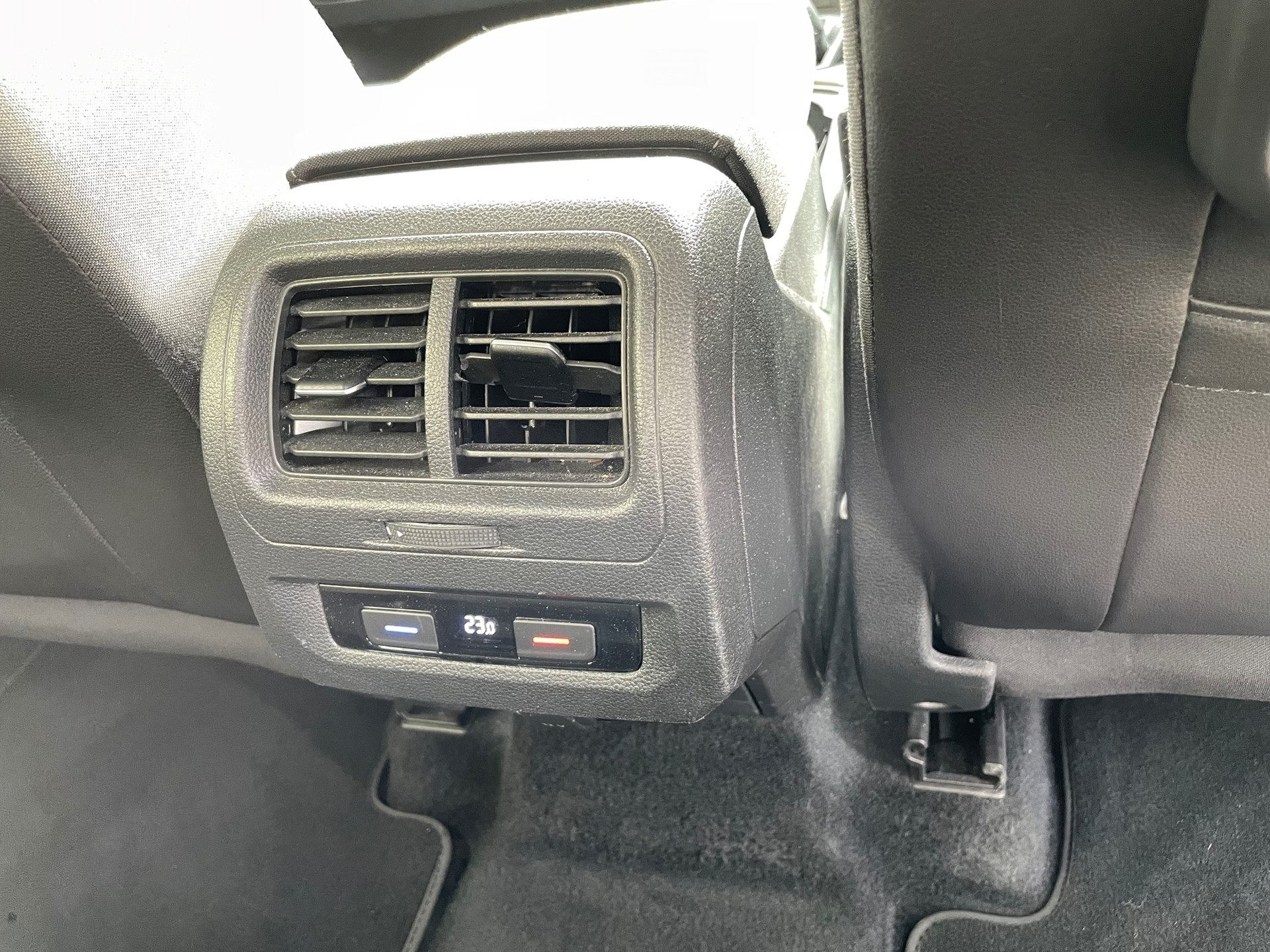 VW Touran 1.4 TSI BlueMotion Technology Sport DSG-image-4