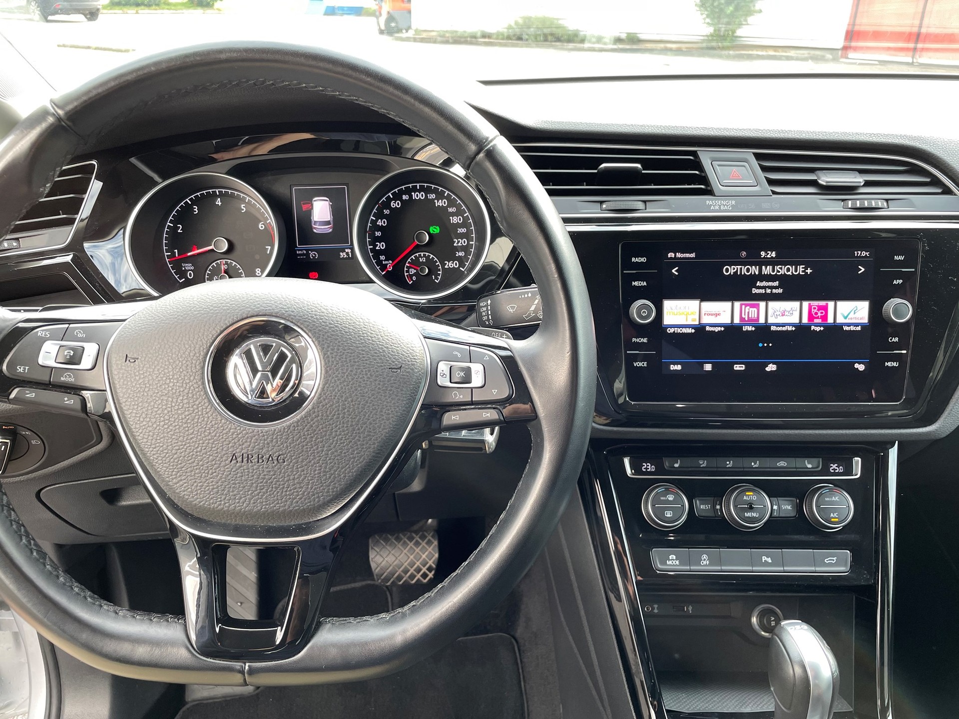 VW Touran 1.4 TSI BlueMotion Technology Sport DSG-image-6