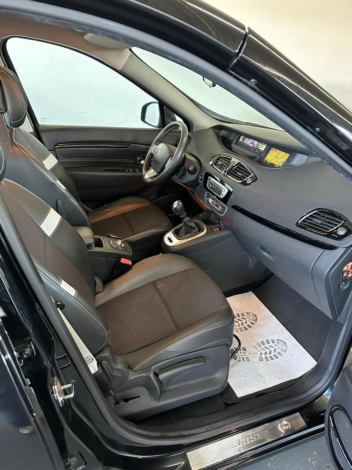 RENAULT Scénic 1.4 16V Turbo Bose-image-15
