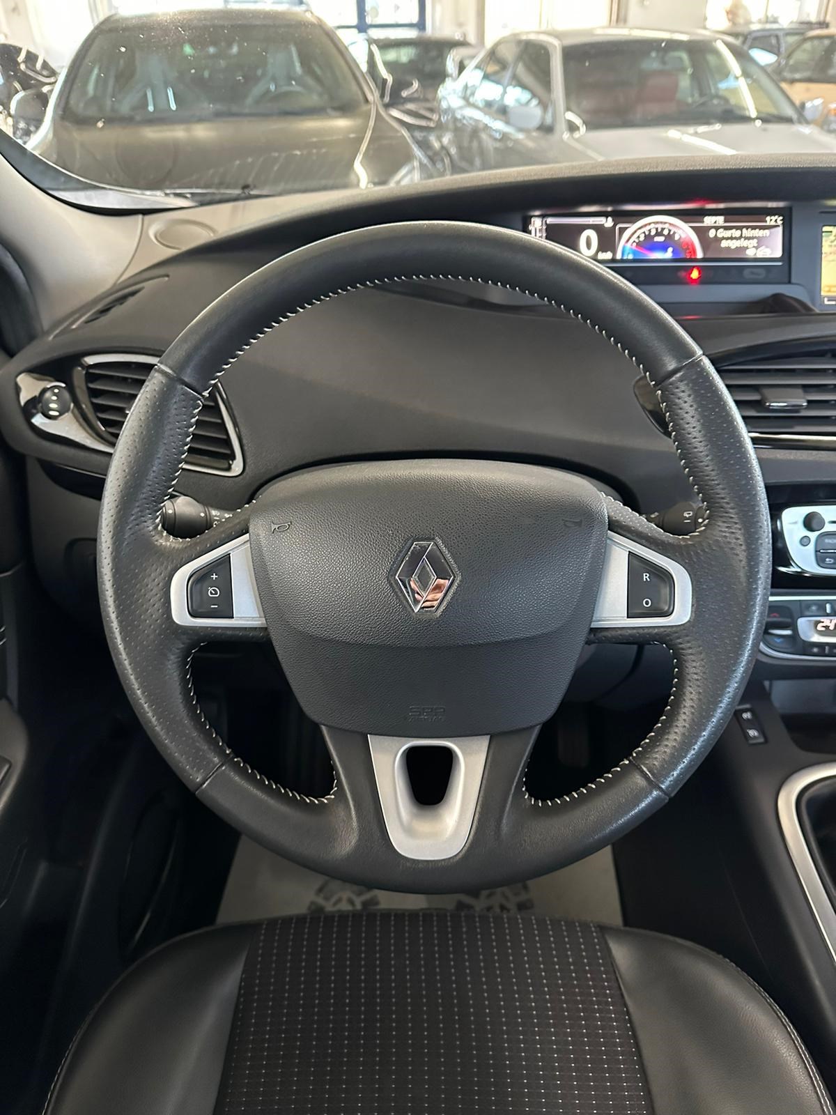 RENAULT Scénic 1.4 16V Turbo Bose-image-14