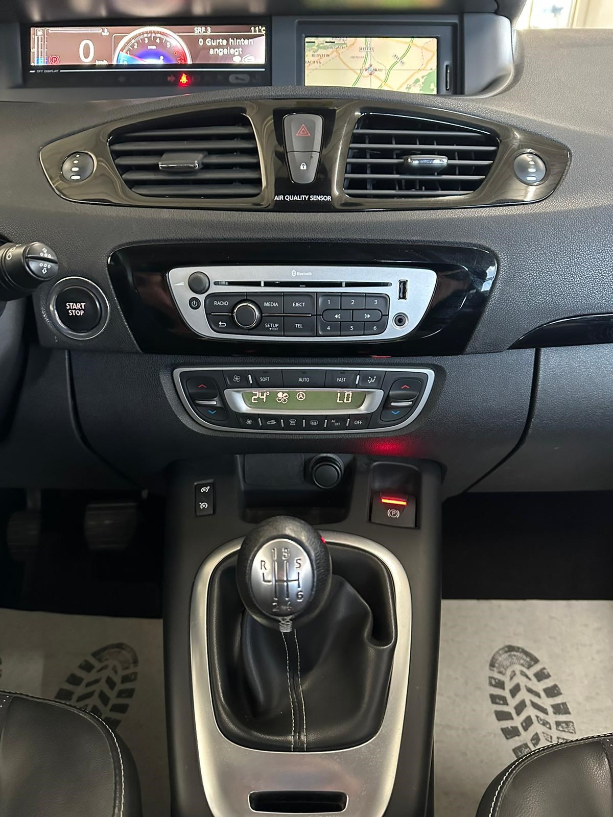RENAULT Scénic 1.4 16V Turbo Bose-image-13