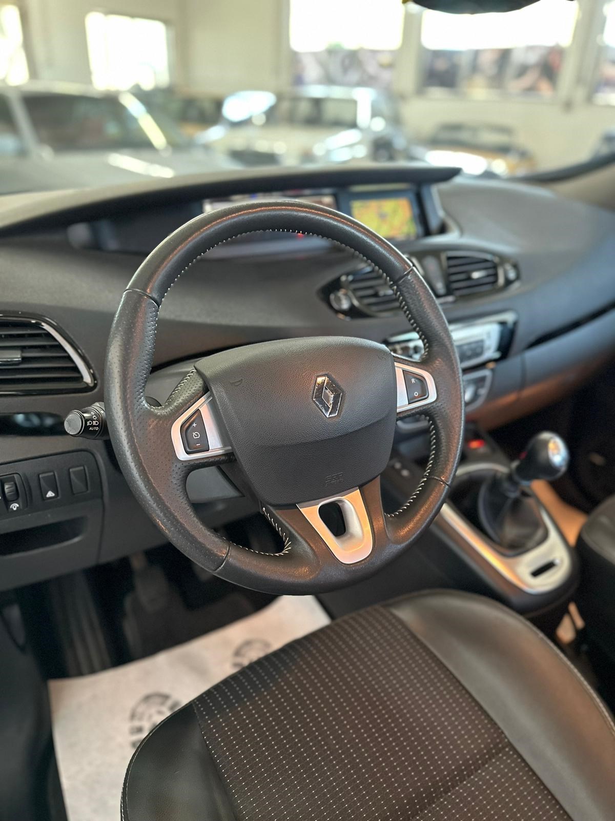 RENAULT Scénic 1.4 16V Turbo Bose-image-9