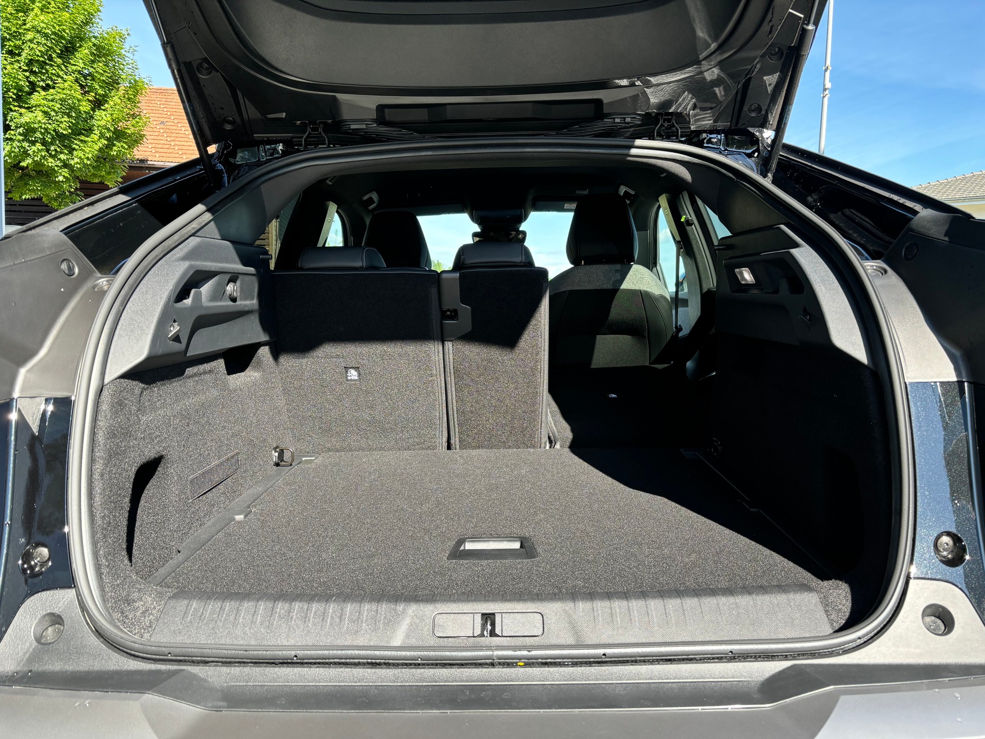PEUGEOT 3008 73kWh Allure-image-6