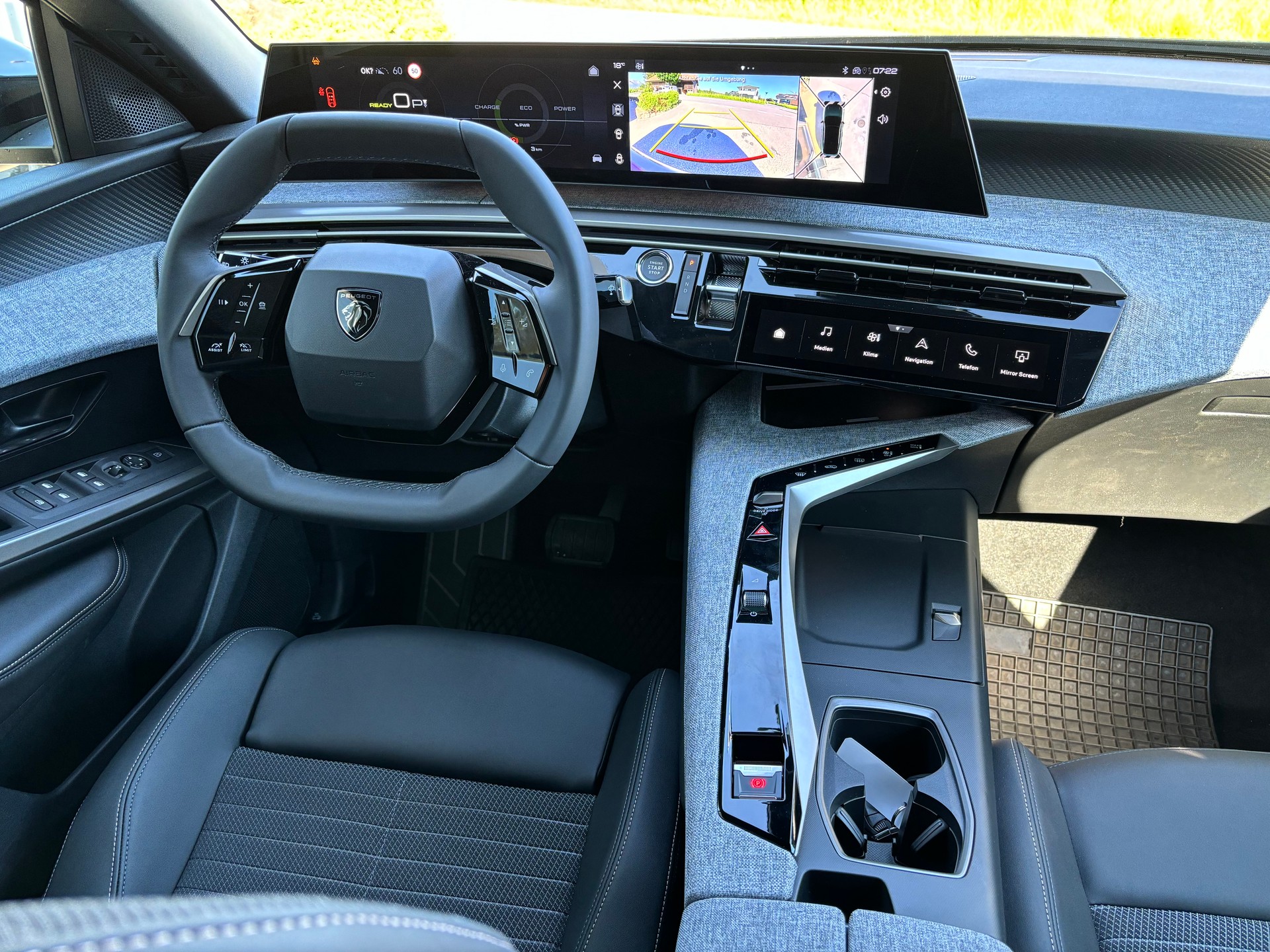 PEUGEOT 3008 73kWh Allure-image-10