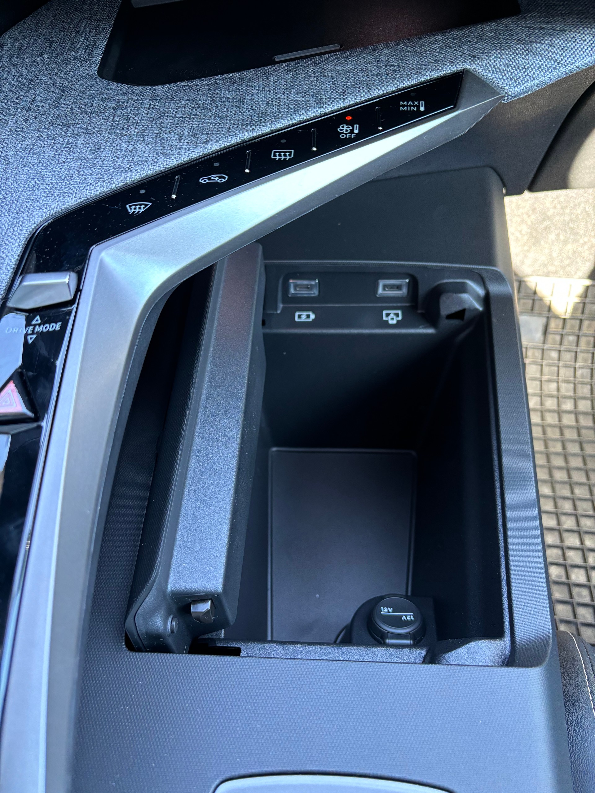 PEUGEOT 3008 73kWh Allure-image-14