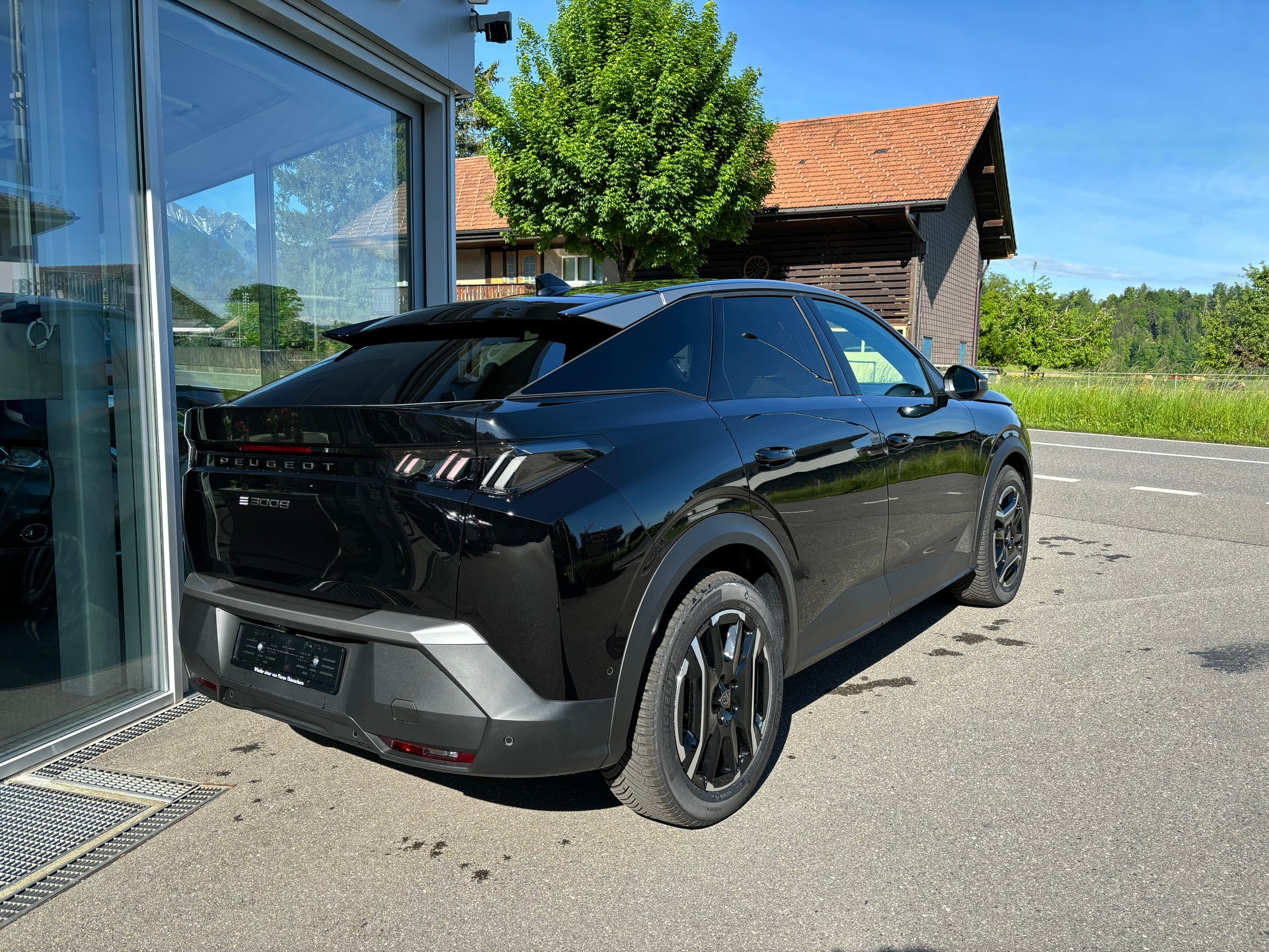 PEUGEOT 3008 73kWh Allure-image-4