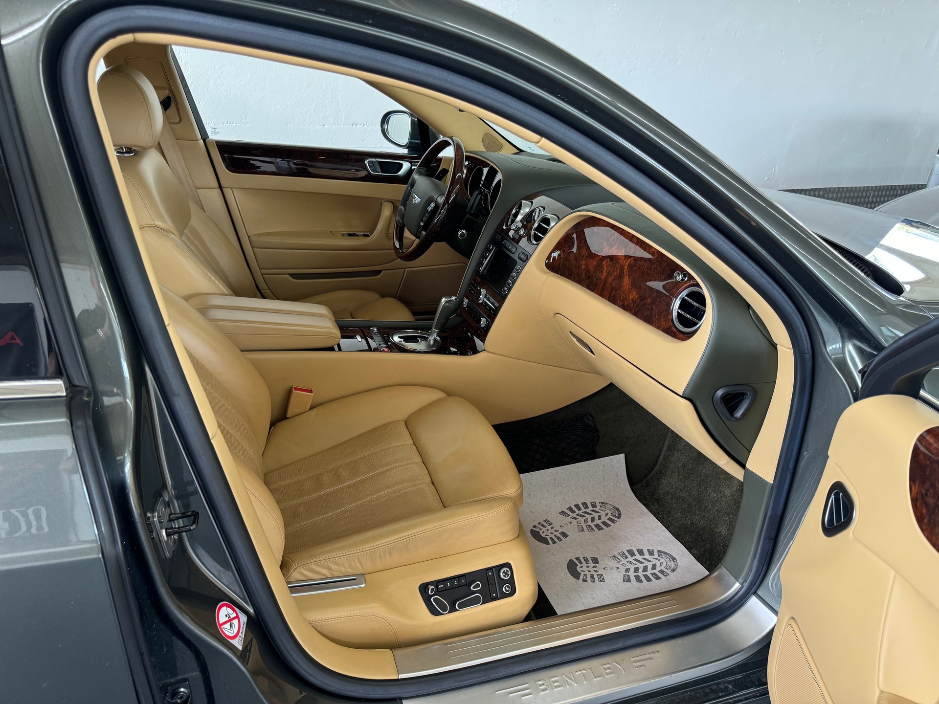 BENTLEY Continental Flying Spur 6.0-image-21