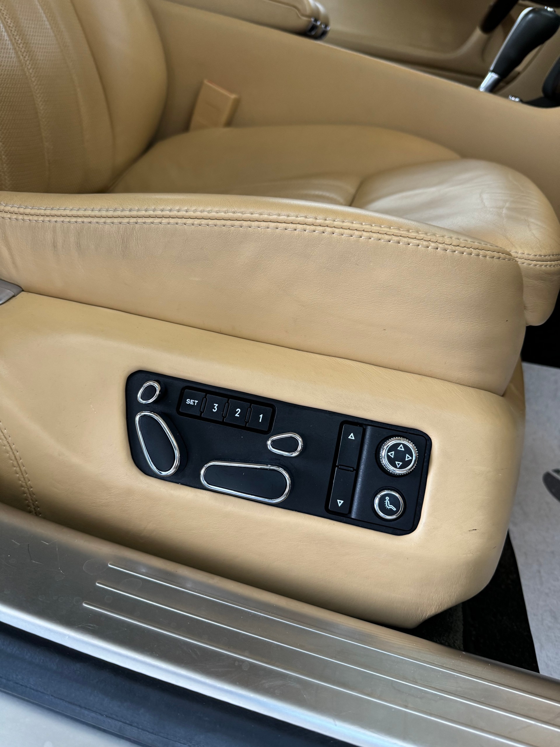 BENTLEY Continental Flying Spur 6.0-image-23