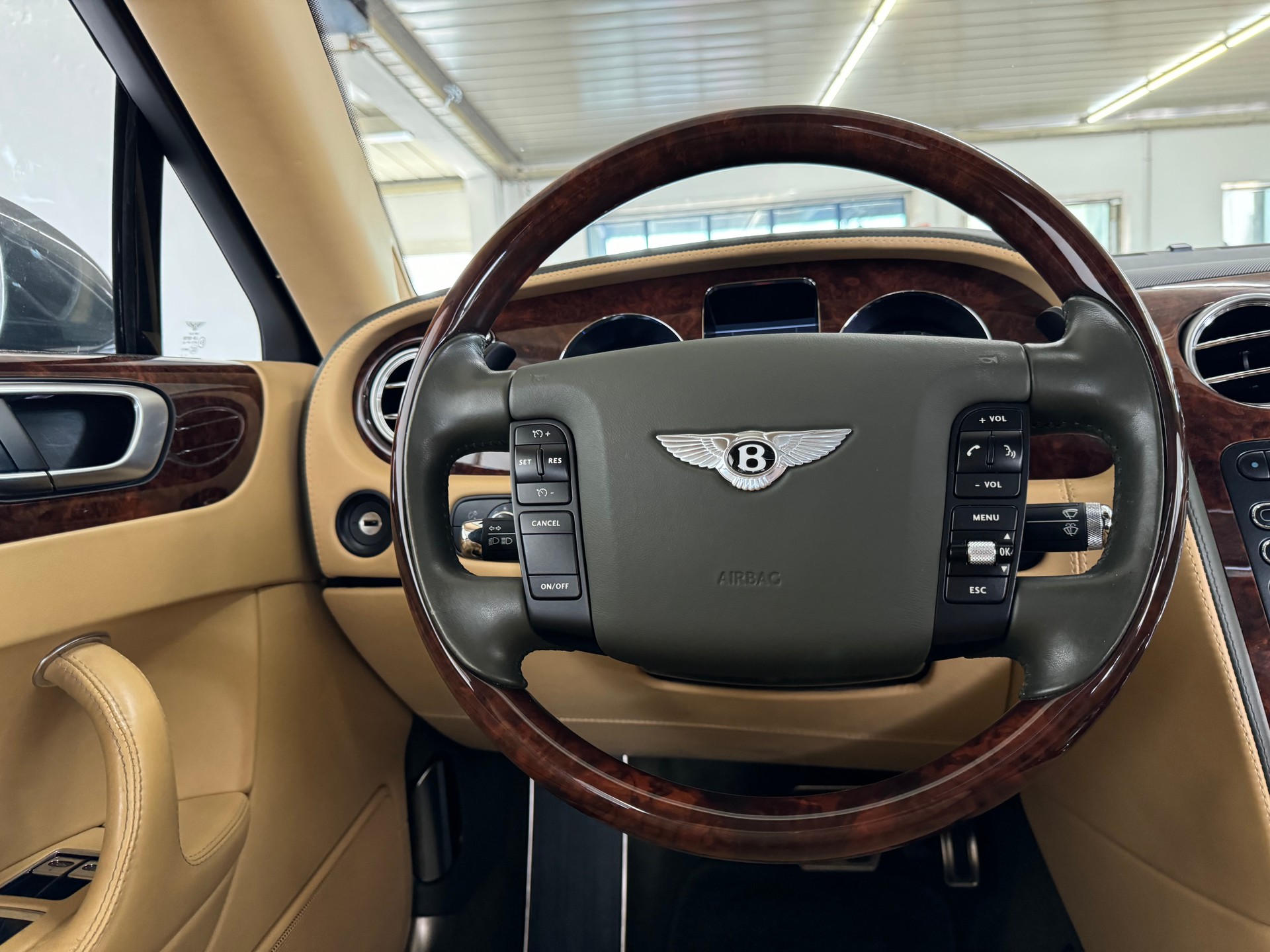 BENTLEY Continental Flying Spur 6.0-image-17