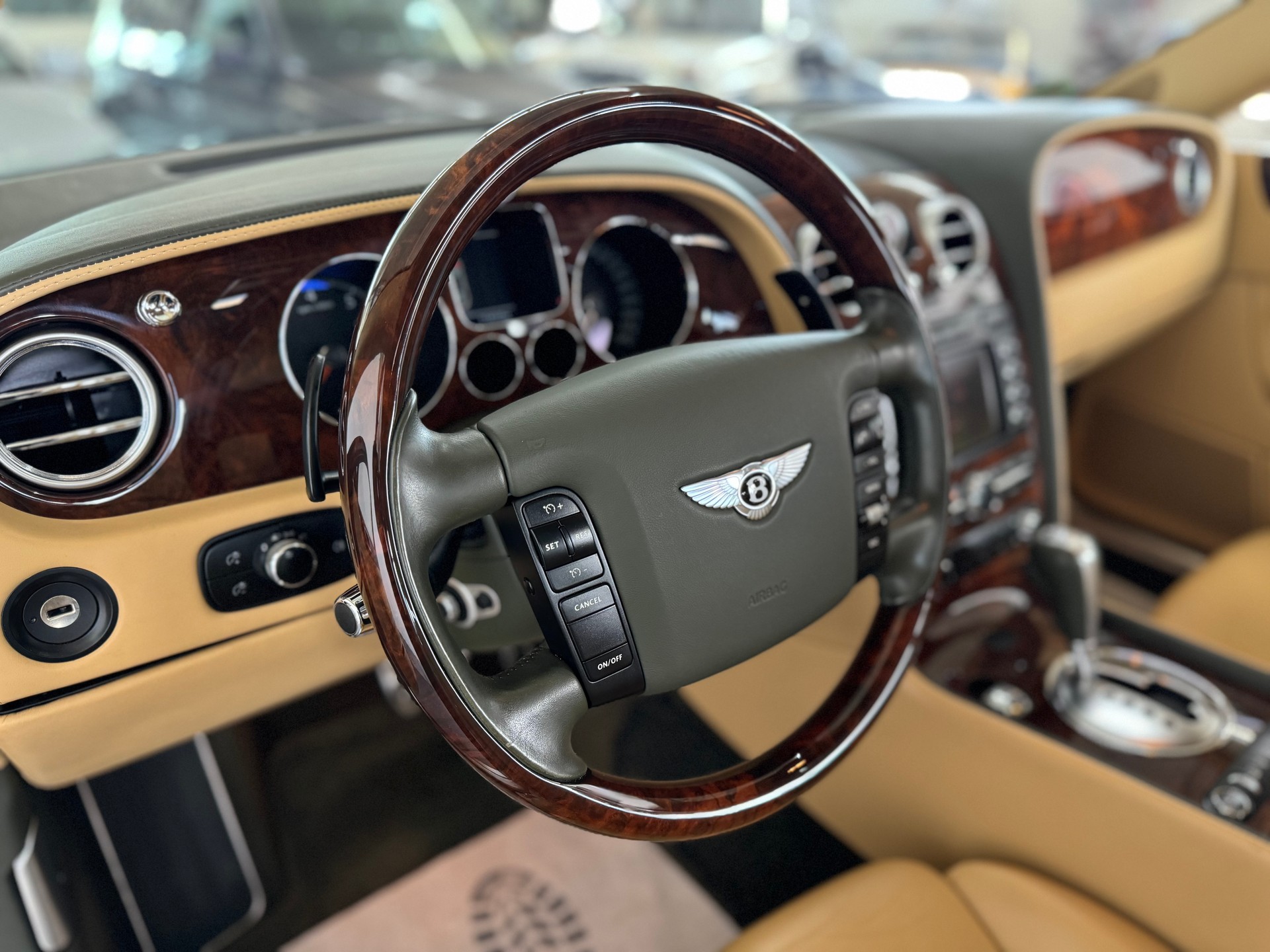 BENTLEY Continental Flying Spur 6.0-image-11
