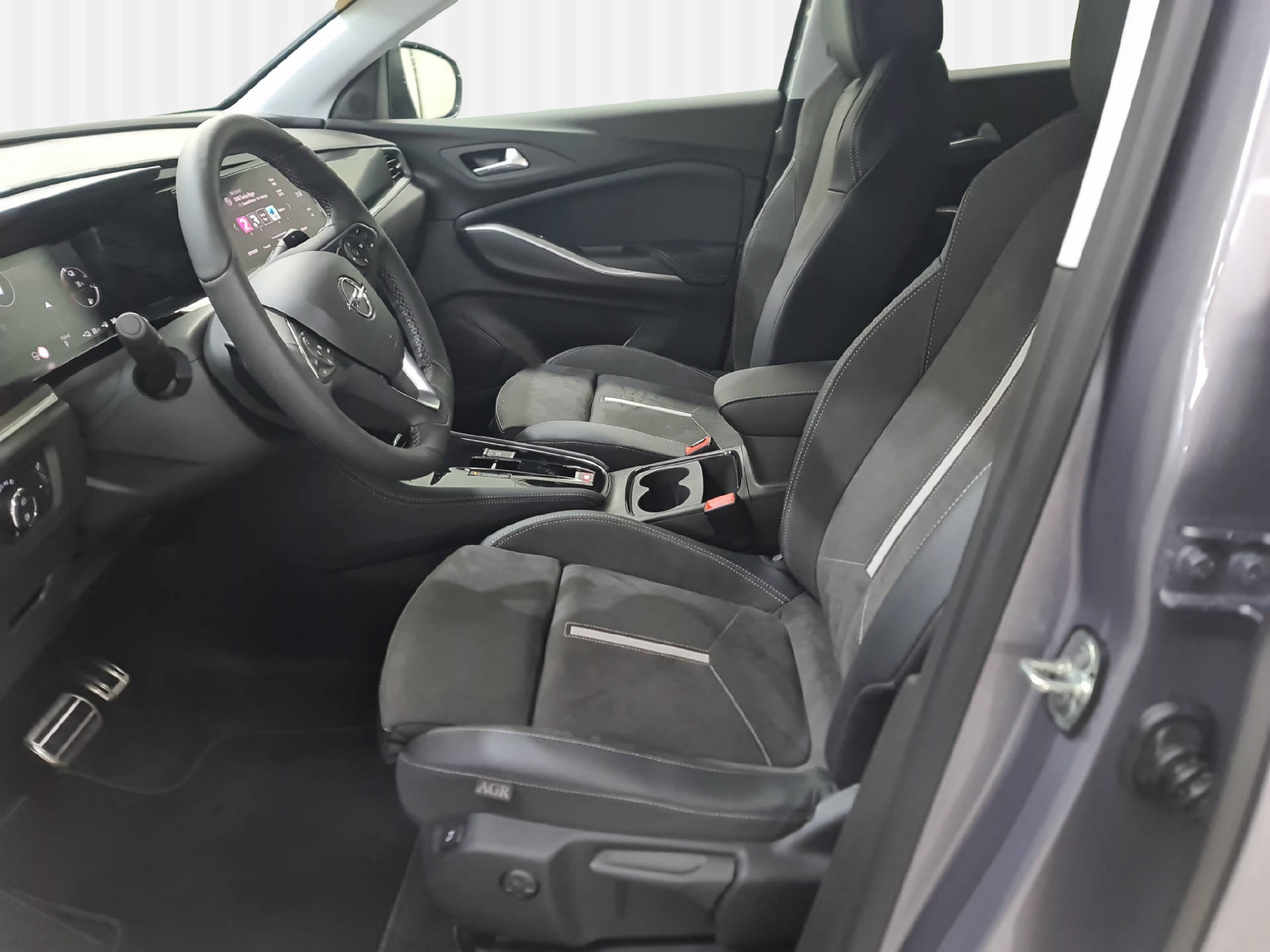 OPEL Grandland 1.6 T PHEV GSE 300PS 4x4-image-5