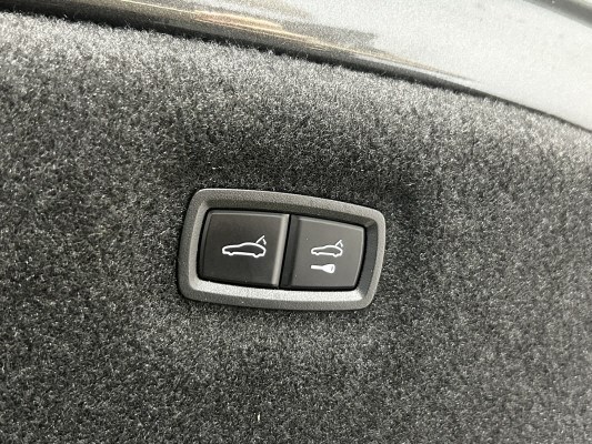 AUDI e-tron GT quattro-image-4