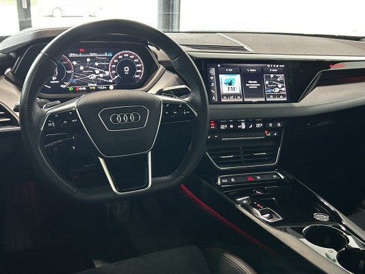 AUDI e-tron GT quattro-image-7