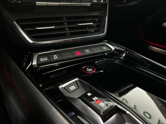 AUDI e-tron GT quattro-image-9