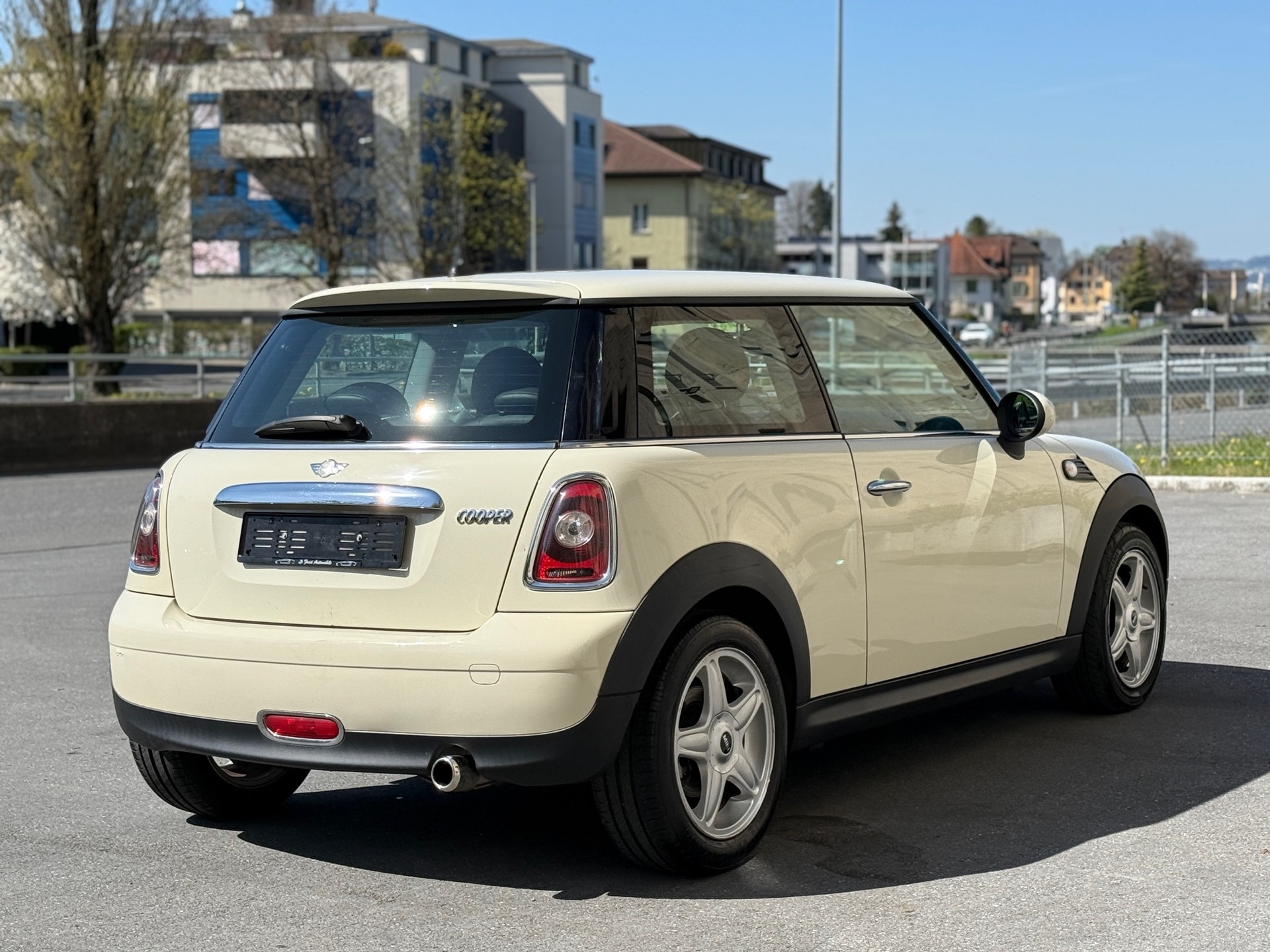 MINI Cooper-image-3
