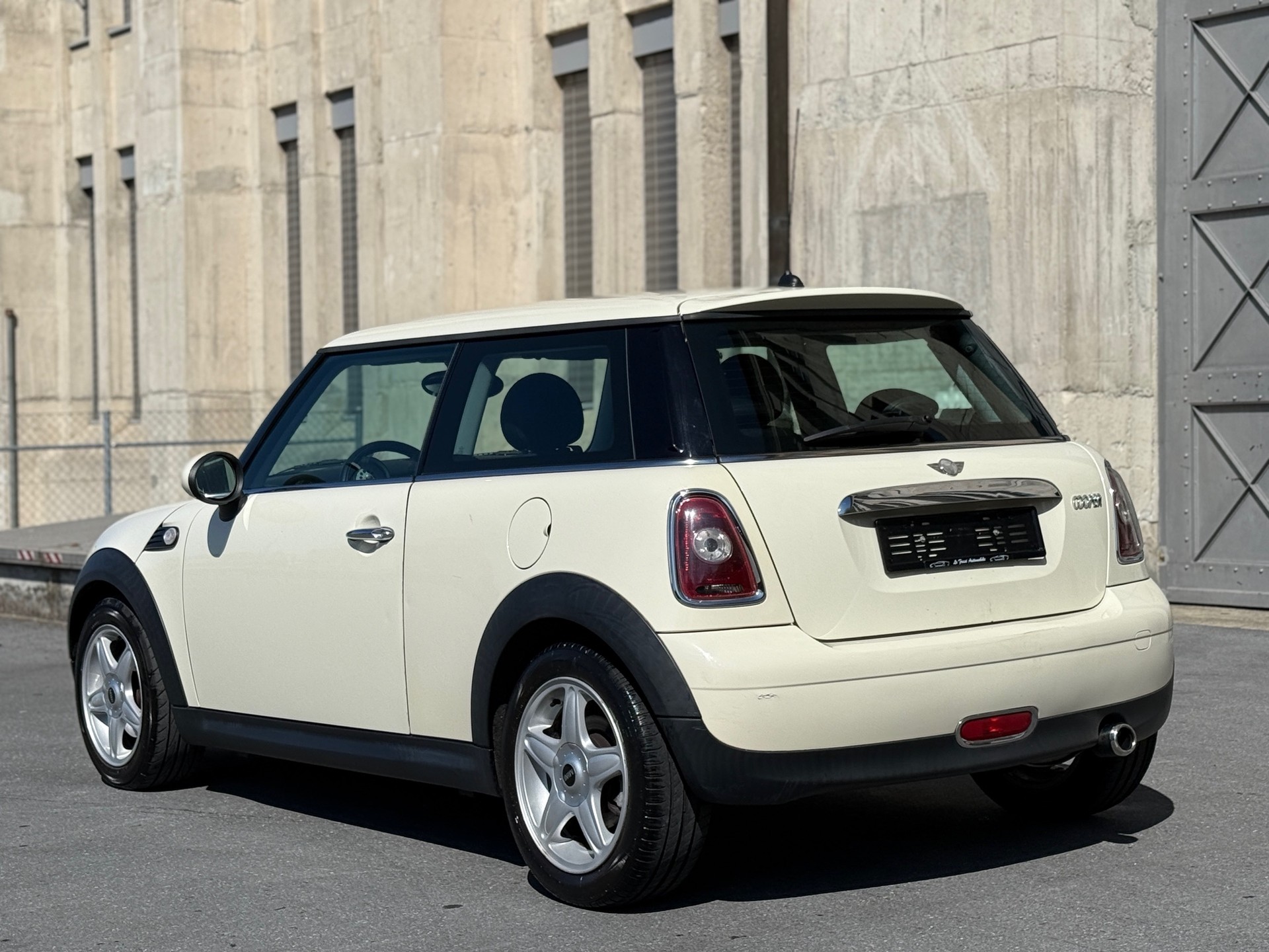 MINI Cooper-image-2