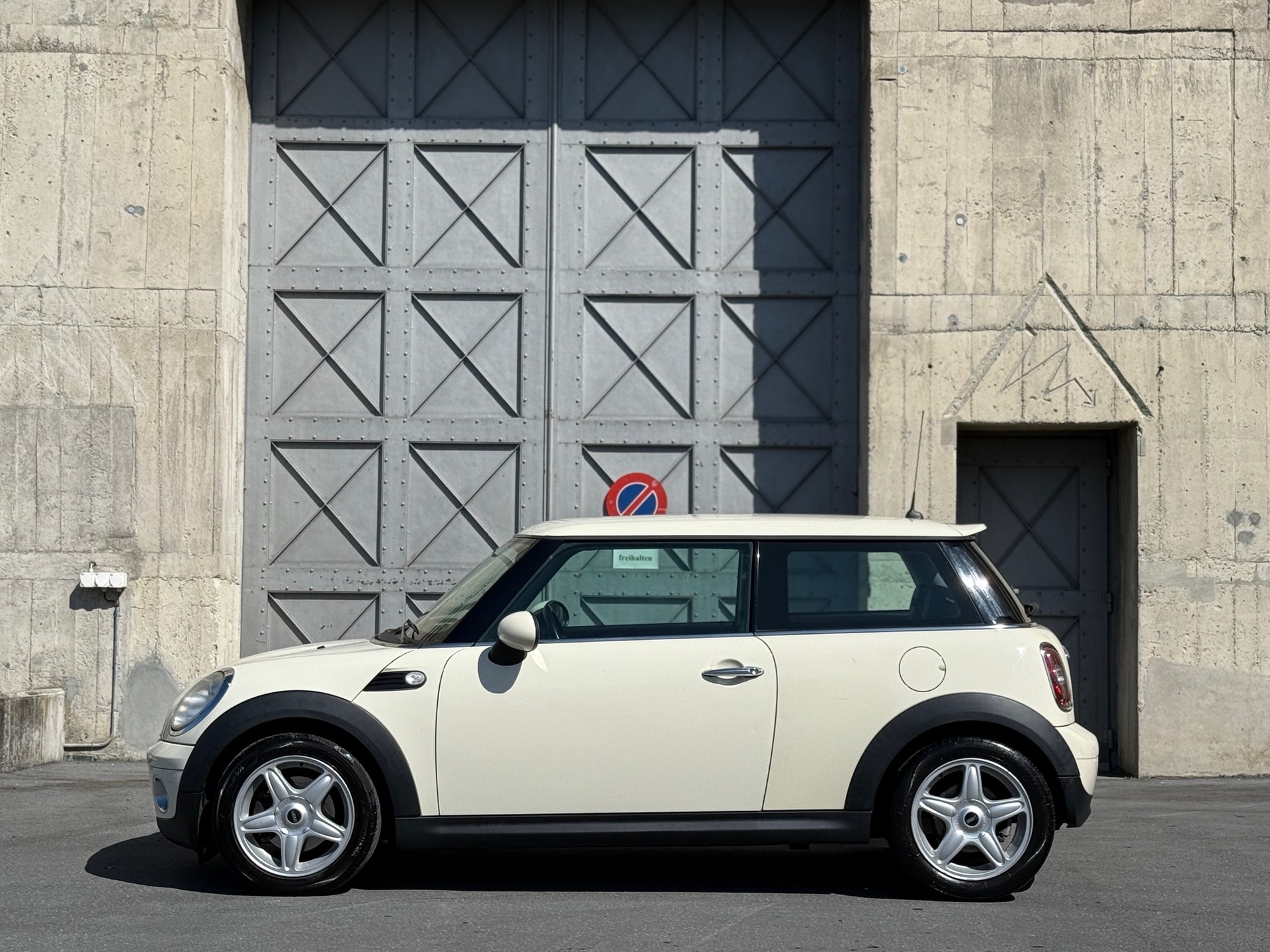 MINI Cooper-image-1