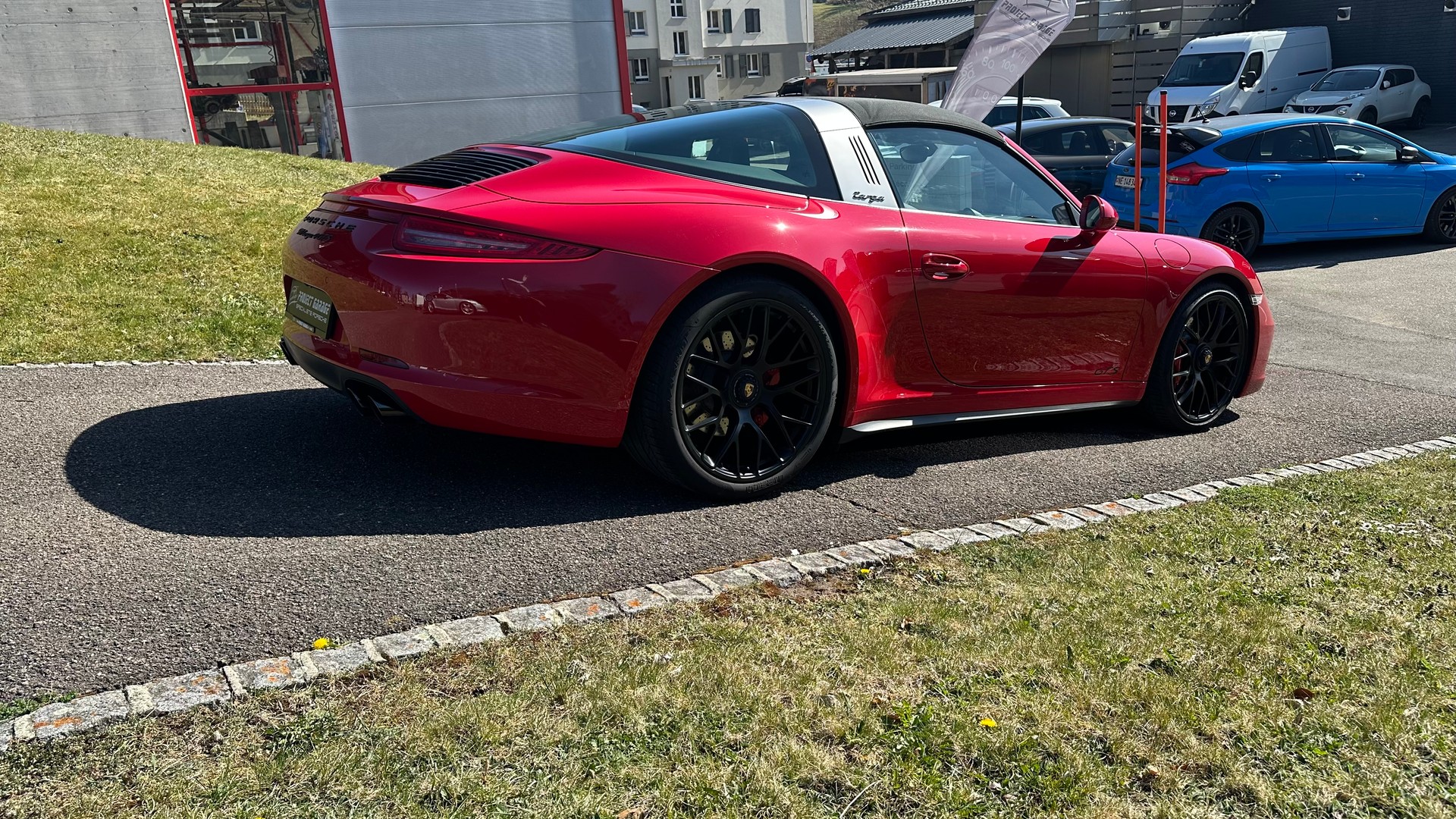 PORSCHE 911 Targa 4 GTS-image-4
