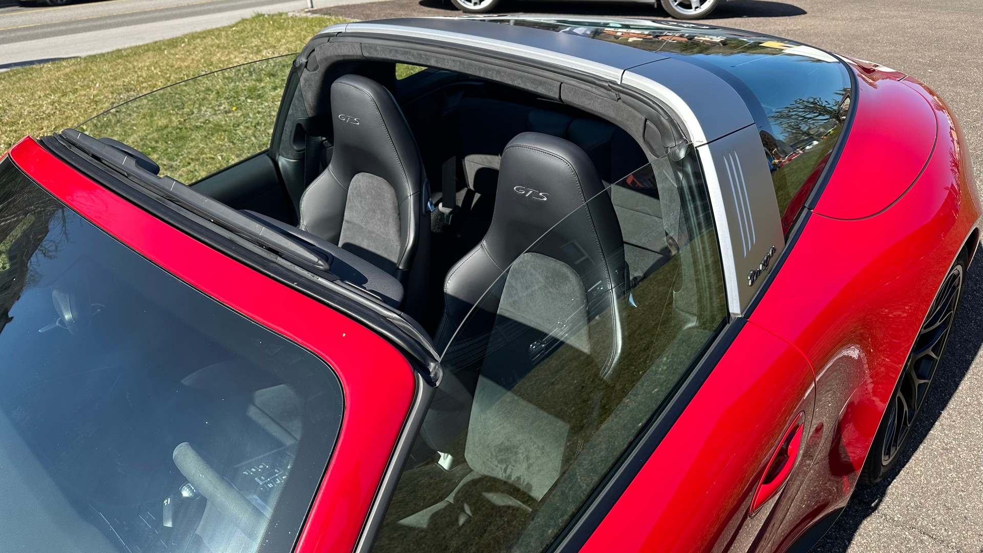 PORSCHE 911 Targa 4 GTS-image-12