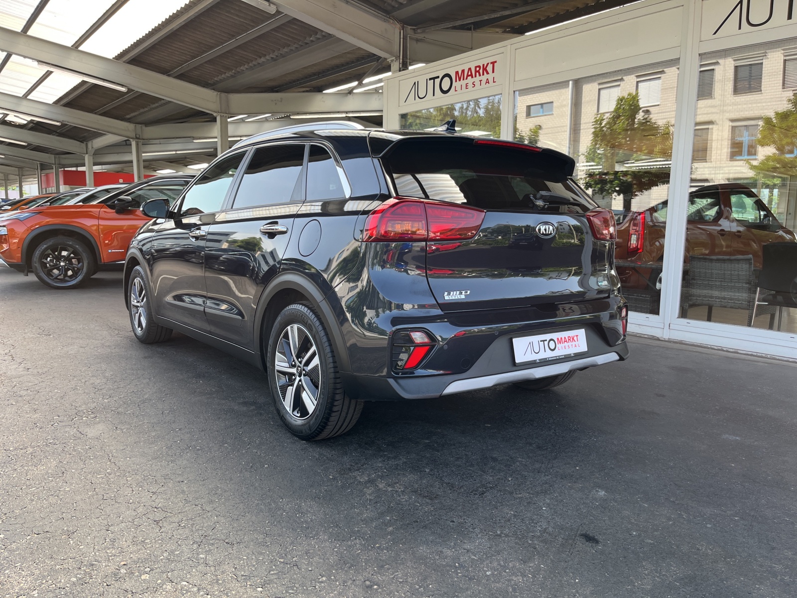 KIA Niro 1.6GDi Hybrid Style DCT-image-2