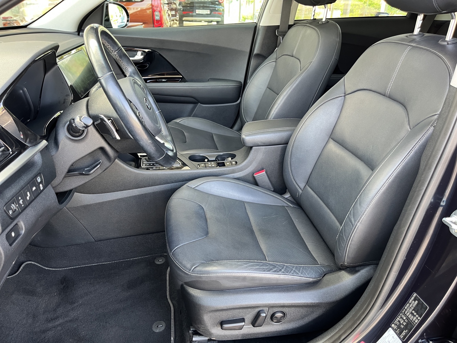 KIA Niro 1.6GDi Hybrid Style DCT-image-6