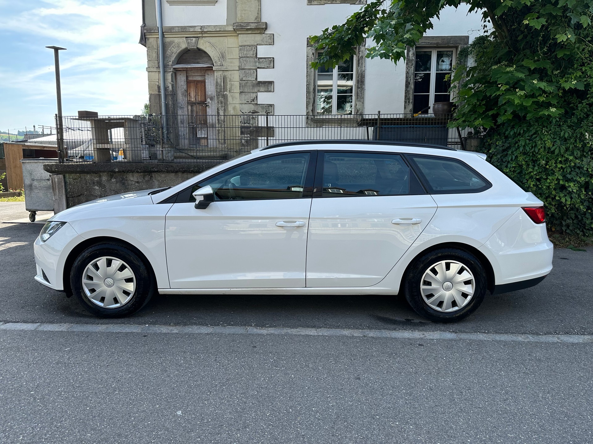 SEAT Leon ST 1.6 TDI Reference 4Drive Stopp-Start-image-2