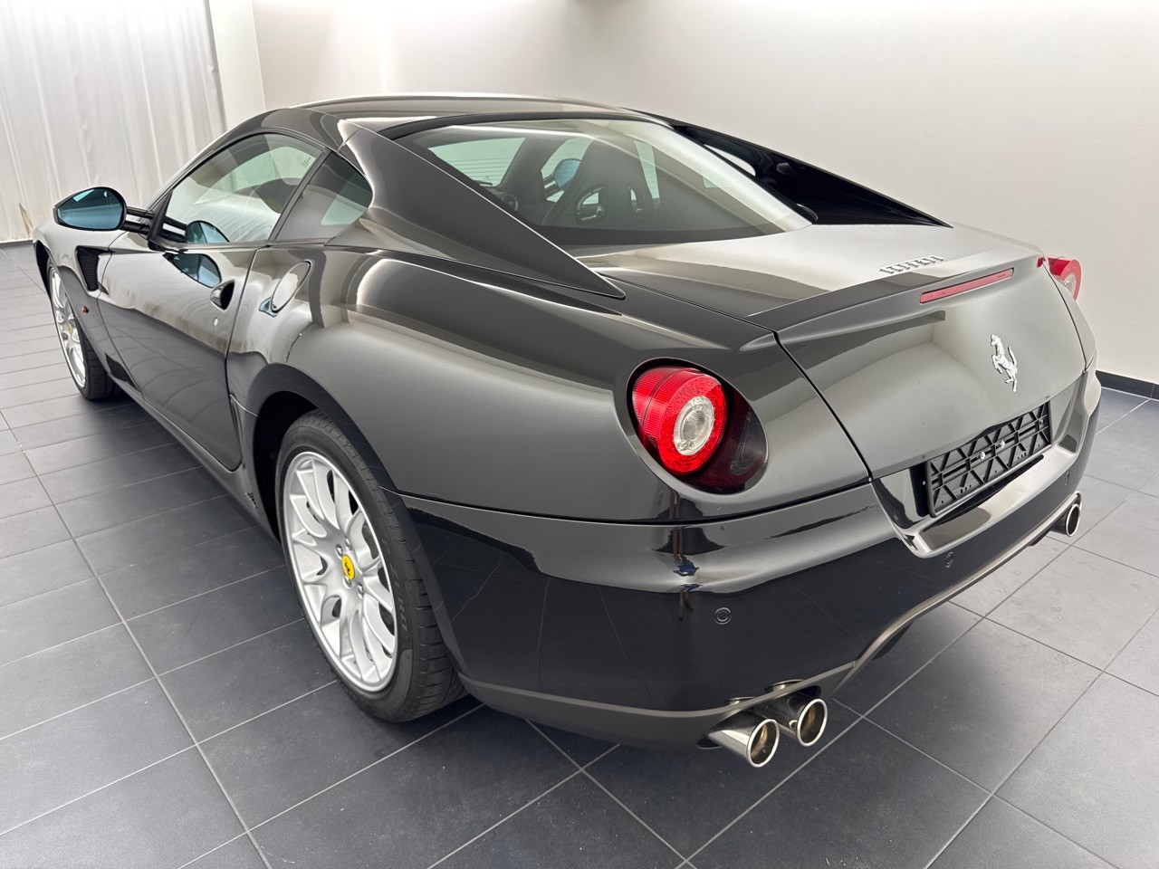 FERRARI 599 GTB-image-1