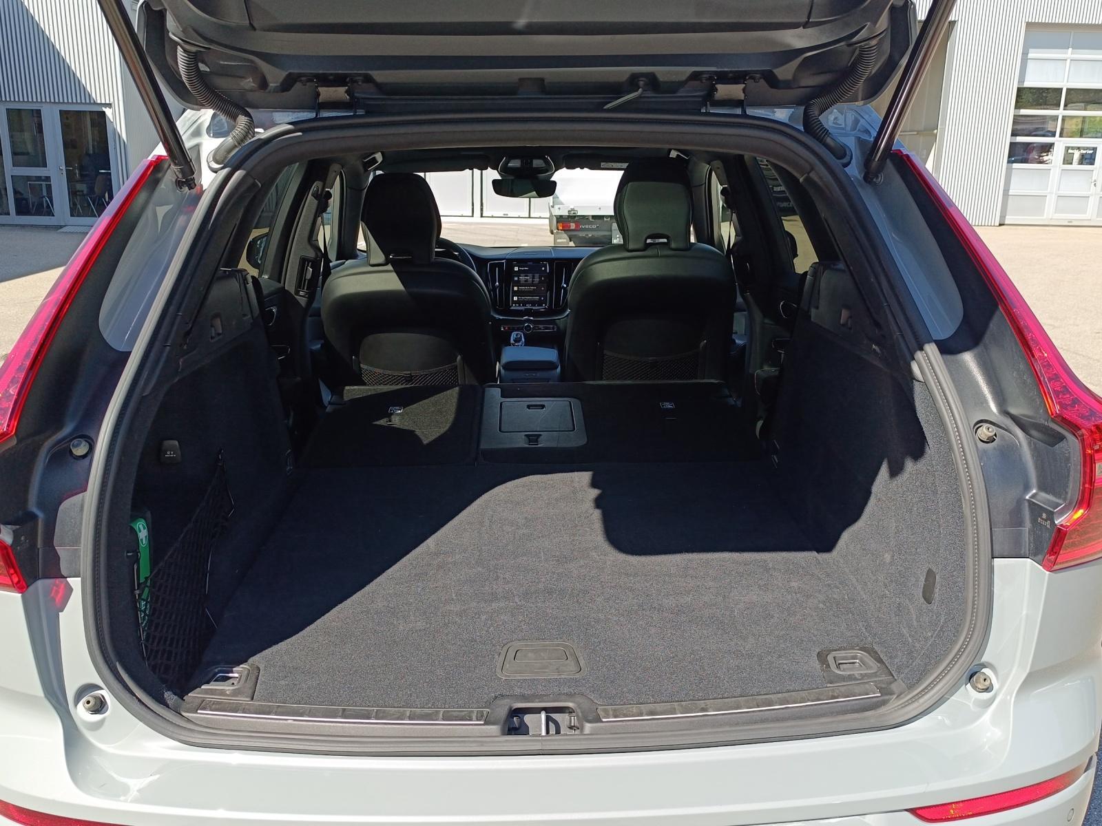 VOLVO XC60 2.0 T6 TE Plus Dark eAWD-image-16