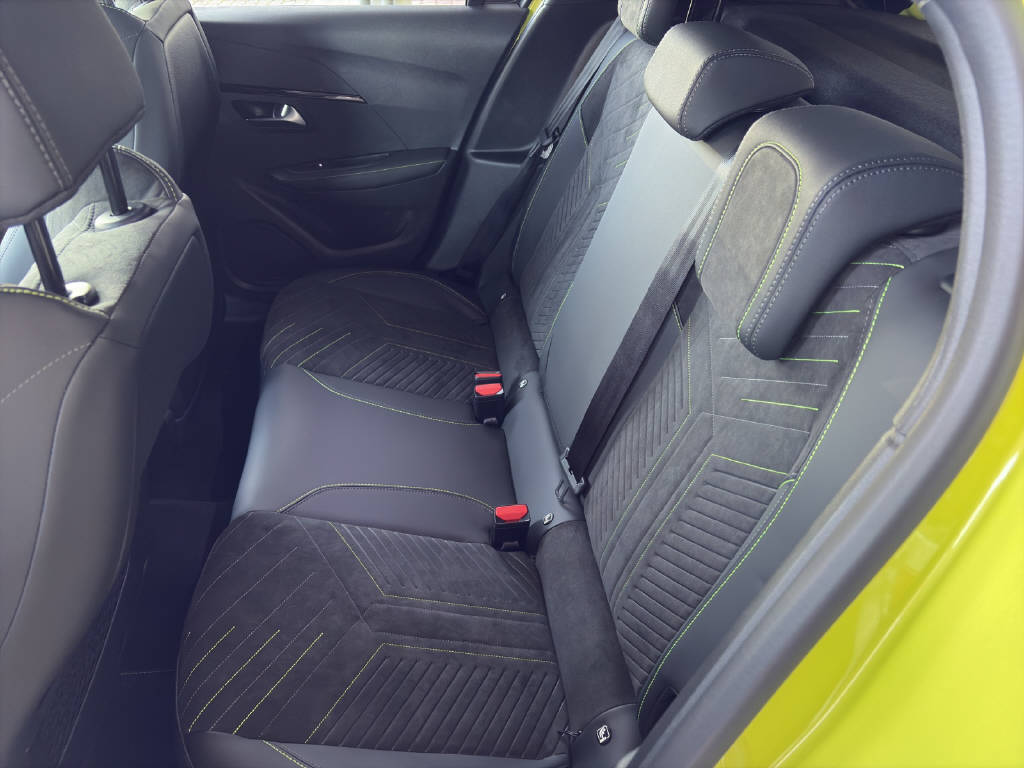 PEUGEOT 208 1.2 Hybrid GT-image-7