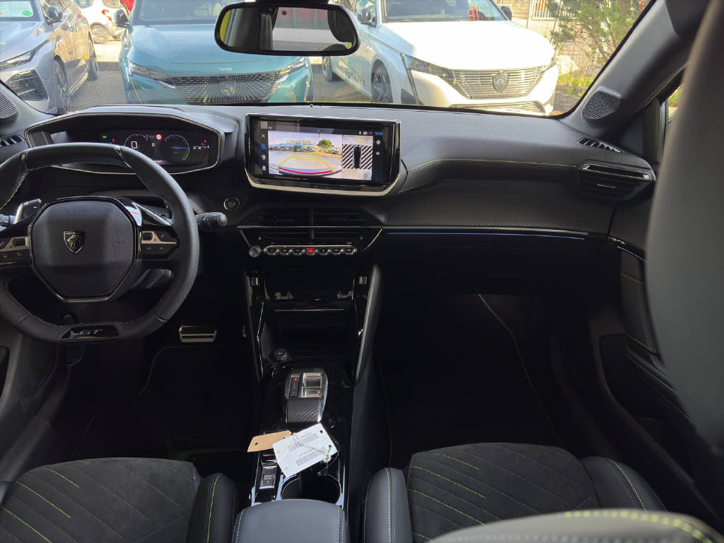 PEUGEOT 208 1.2 Hybrid GT-image-6
