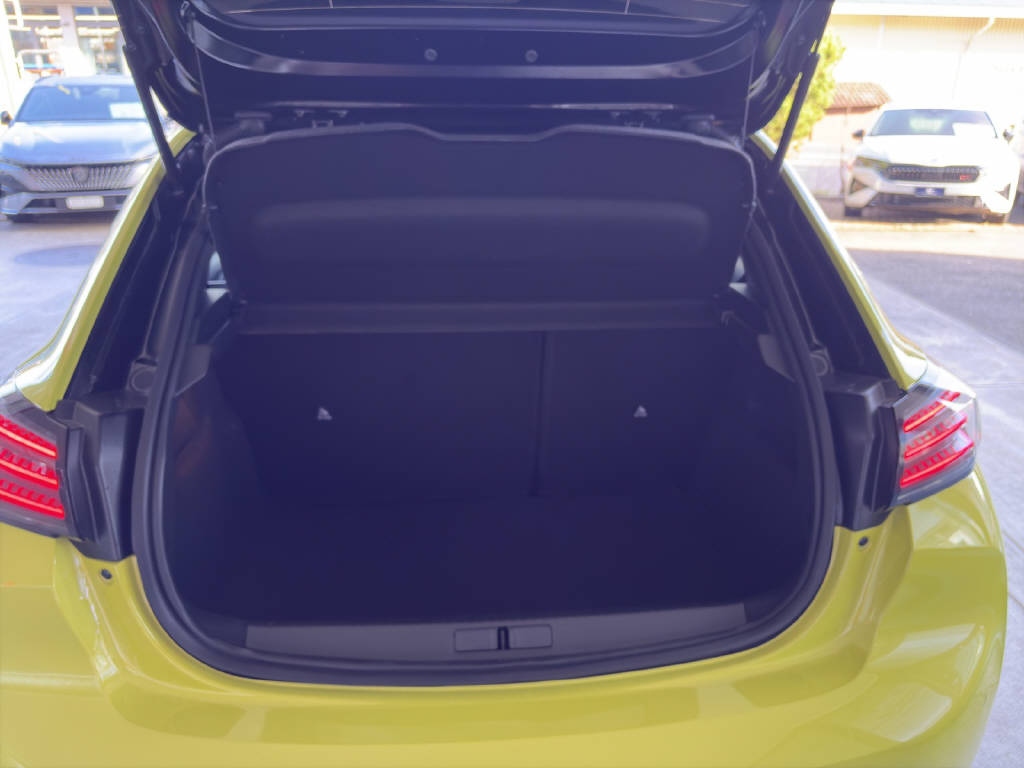 PEUGEOT 208 1.2 Hybrid GT-image-8