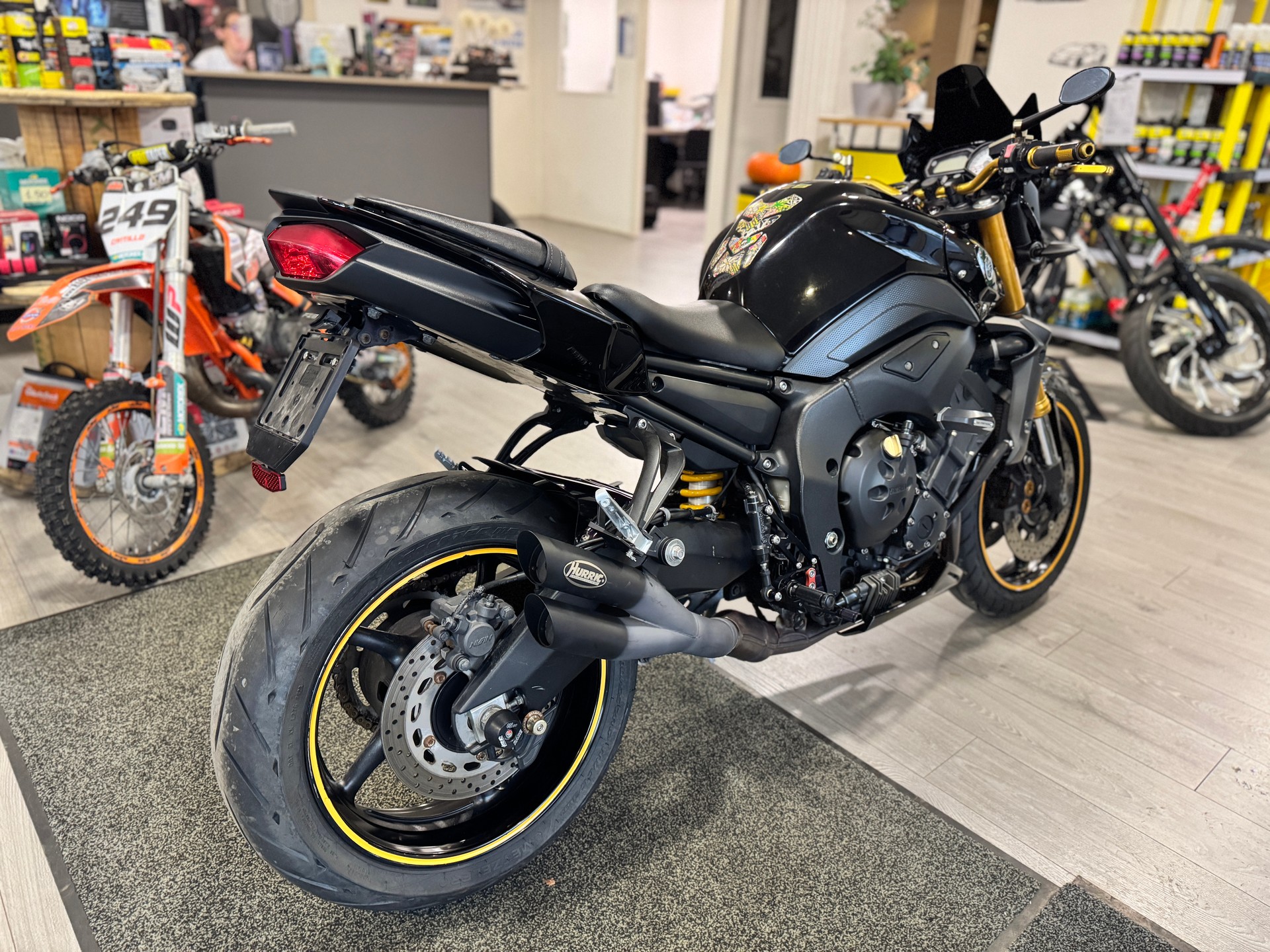 YAMAHA FZ8 N ABS Limited Edition-image-2